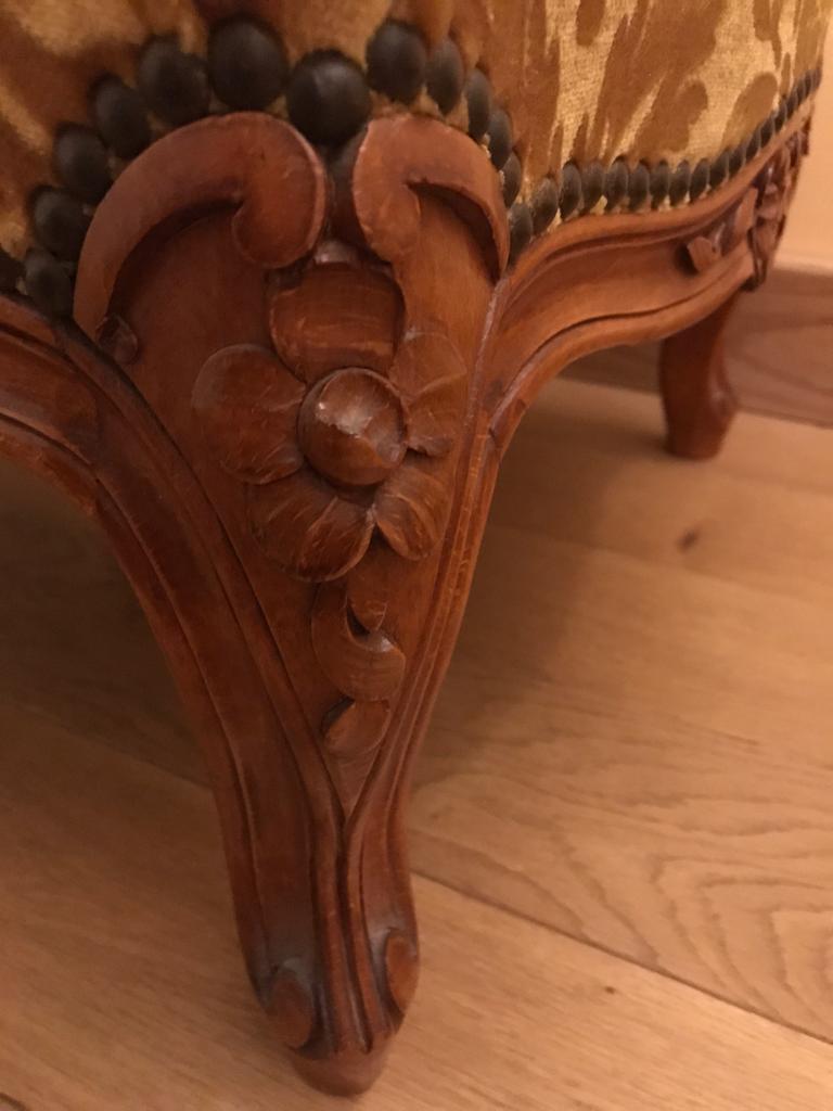 Pouf in gilded velvet and feet wood cherry style louis xv