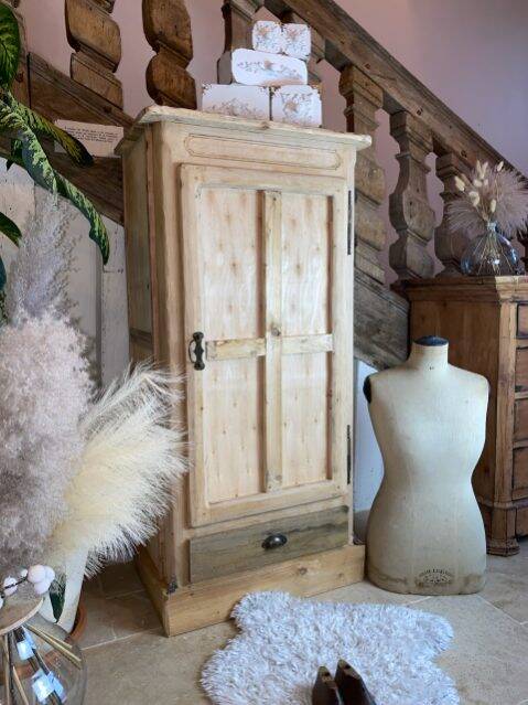 Parisian locker room