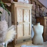 Parisian locker room