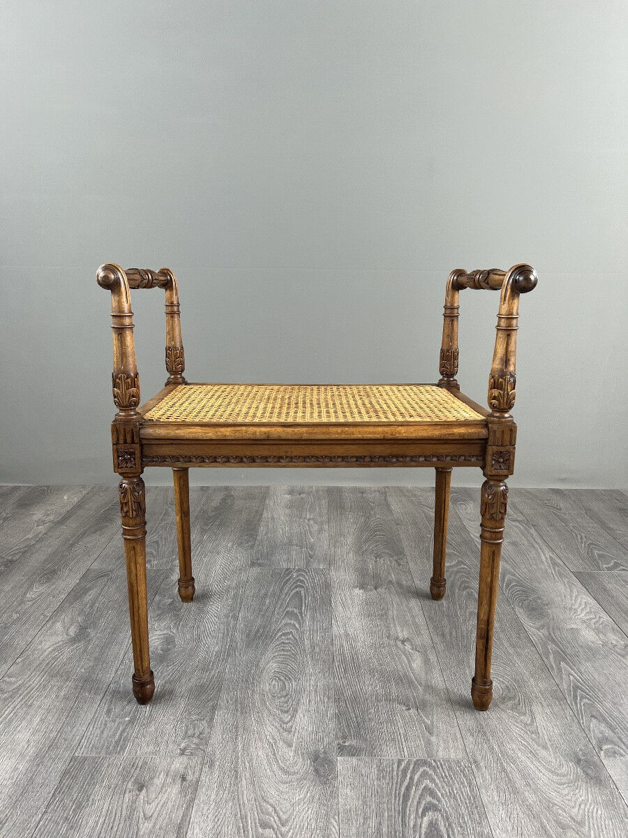 Banquette / tabouret en bois sculpté et cannage, XXe siècle