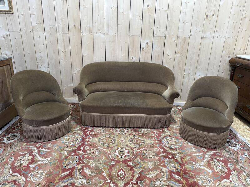 Salon crapaud avec canapé et fauteuils velours marron