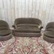 Salon crapaud avec canapé et fauteuils velours marron
