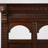 Banc à dossier haut en chêne sculpté de style gothique, France XVIIIe siècle