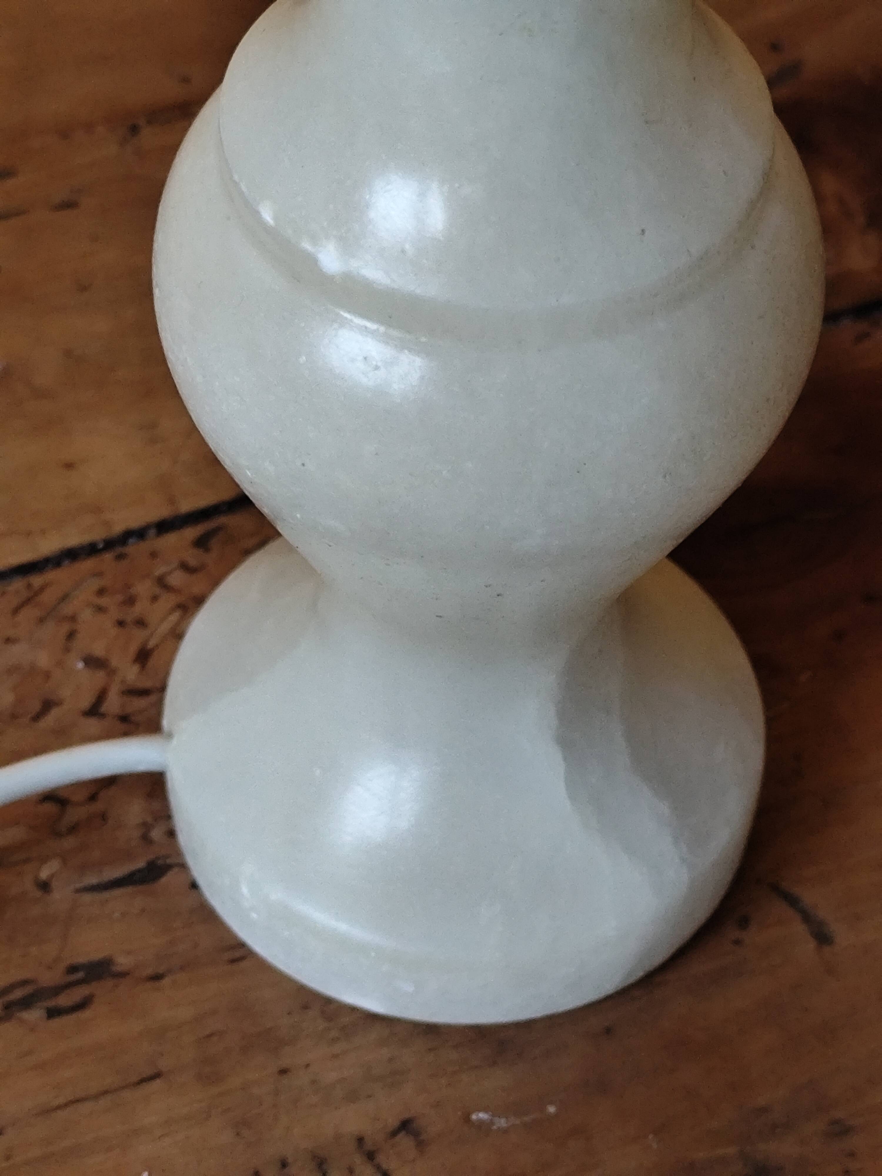 Lampe en pierre marbrée  beige -  lampe albâtre