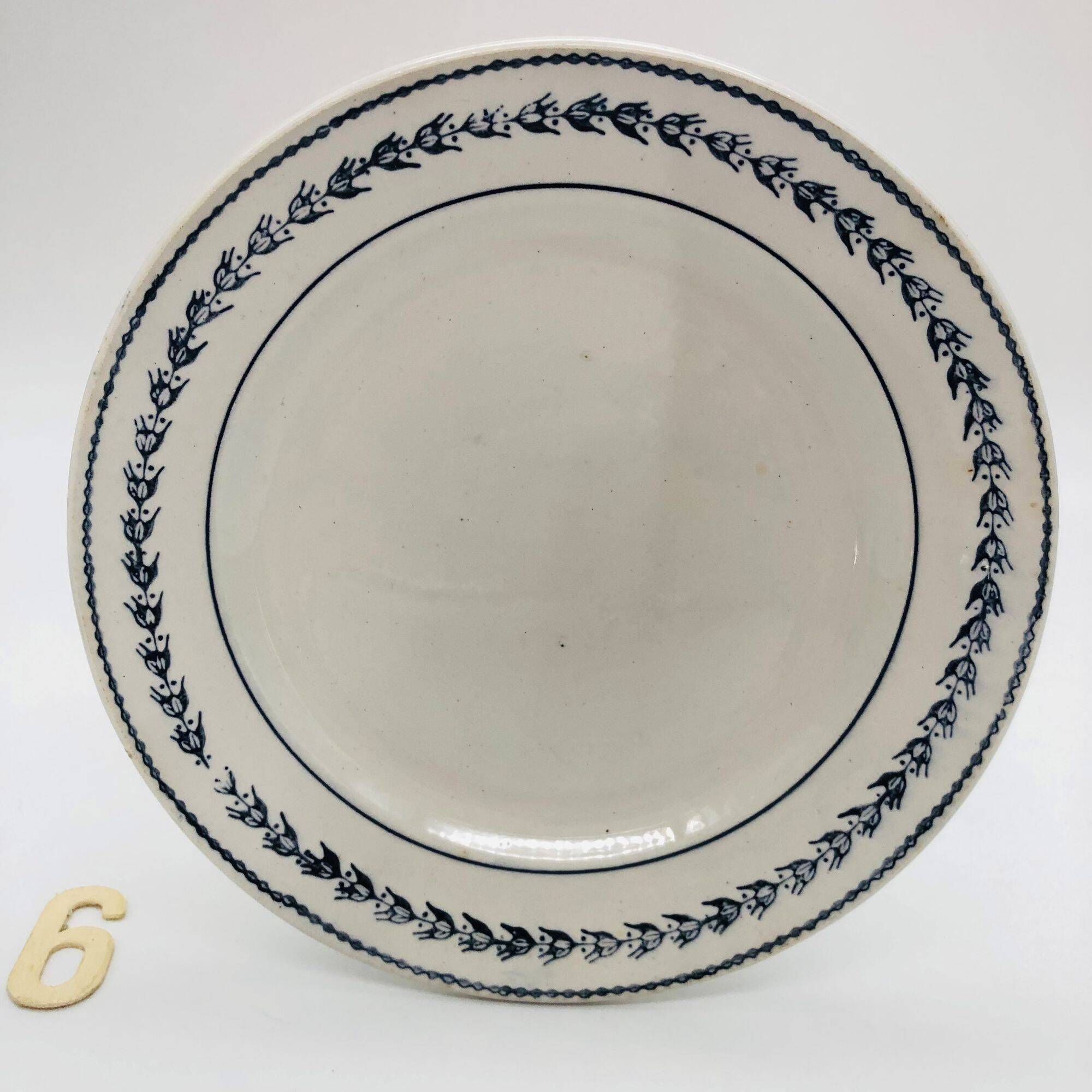 6 dessert plates, "St Amand and Hamage"