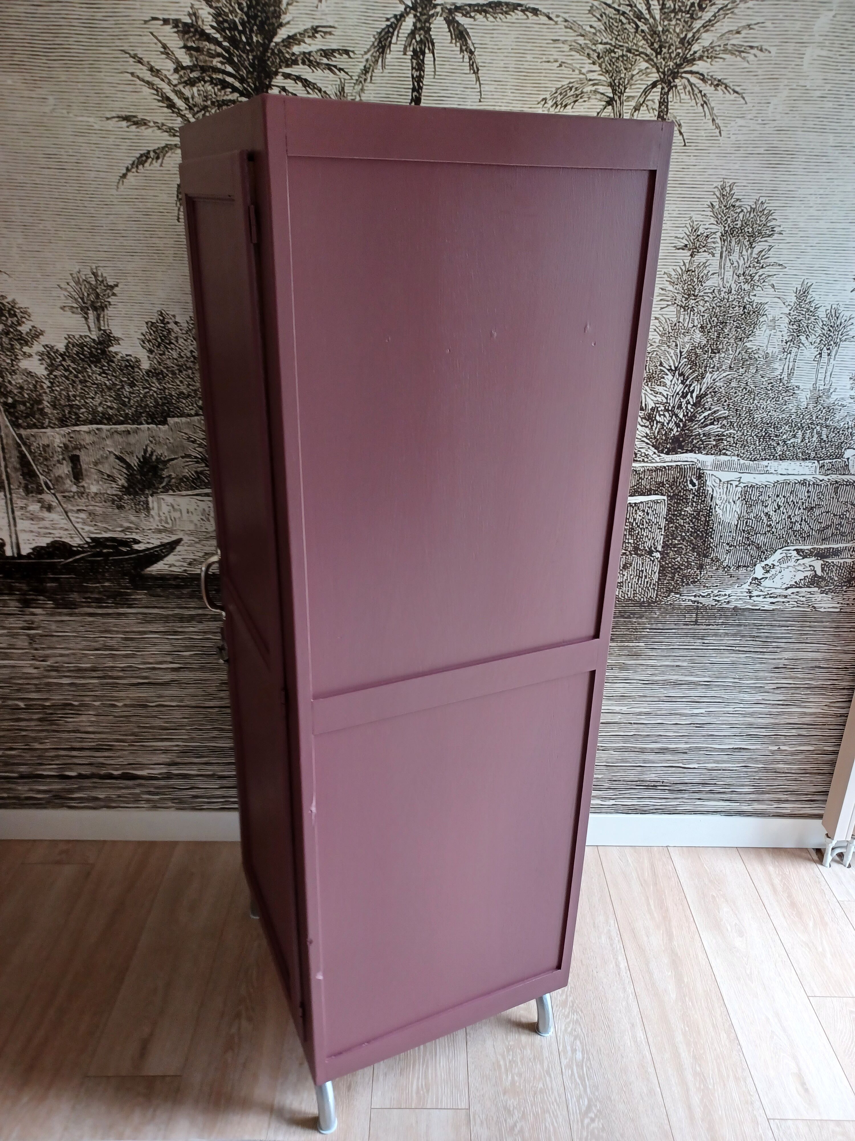 Vintage boarding cabinet