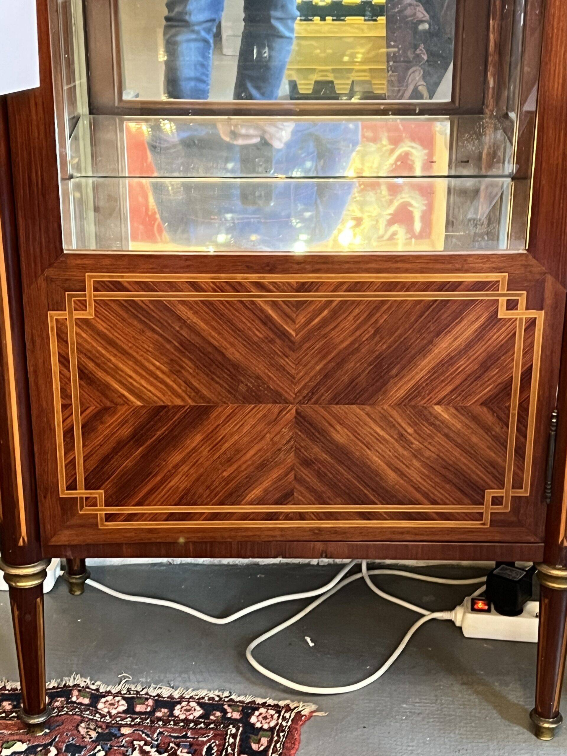 Louis XVI style display case in veneer marquetry, late 19th century