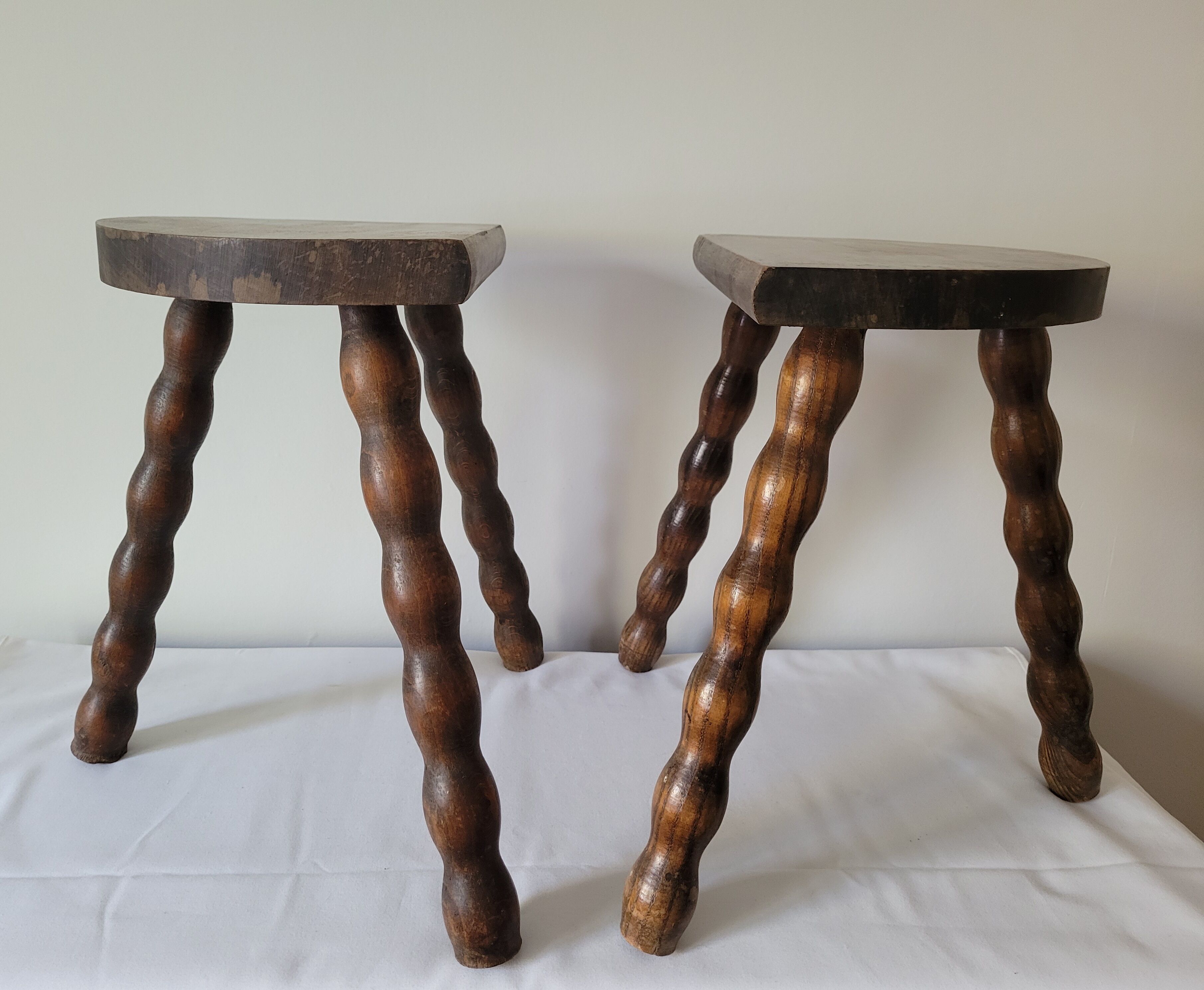 Duo de tabourets brutalistes demi-lunes