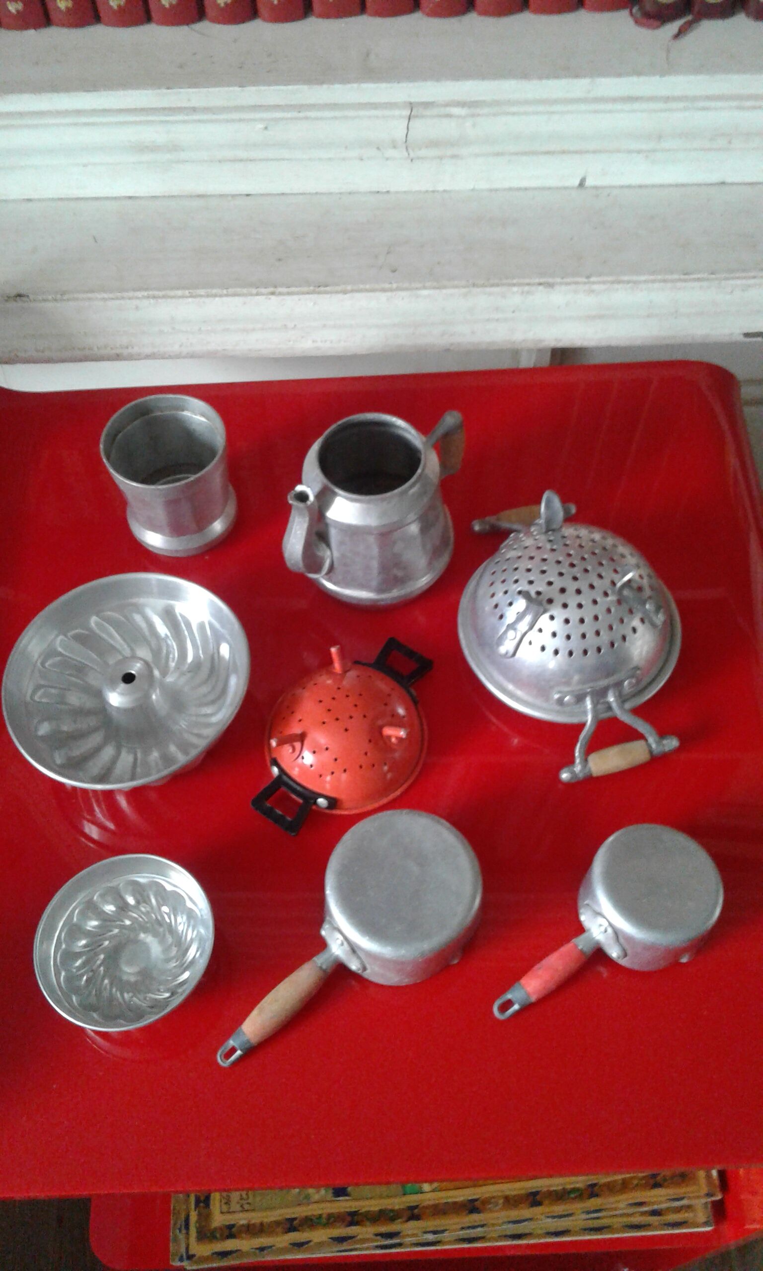 Set of 8 aluminum utensils for dinettes