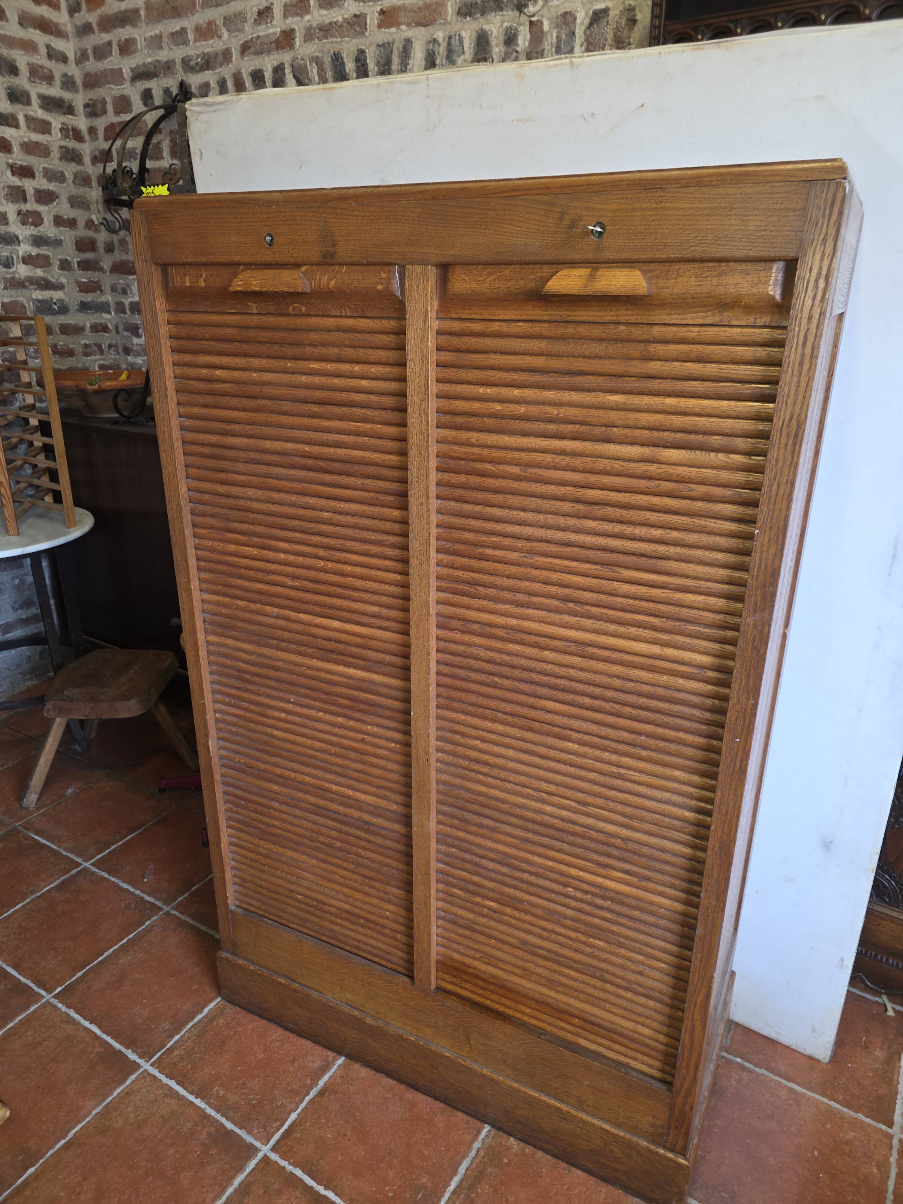 Double curtain cabinet in solid oak