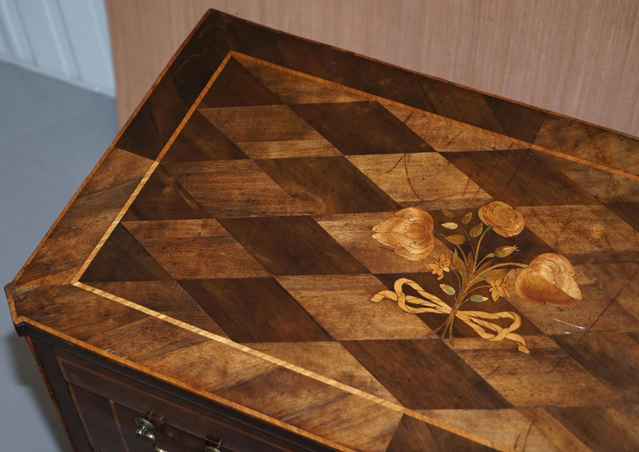 Commode parquetry marqueterie continentale circa 1780