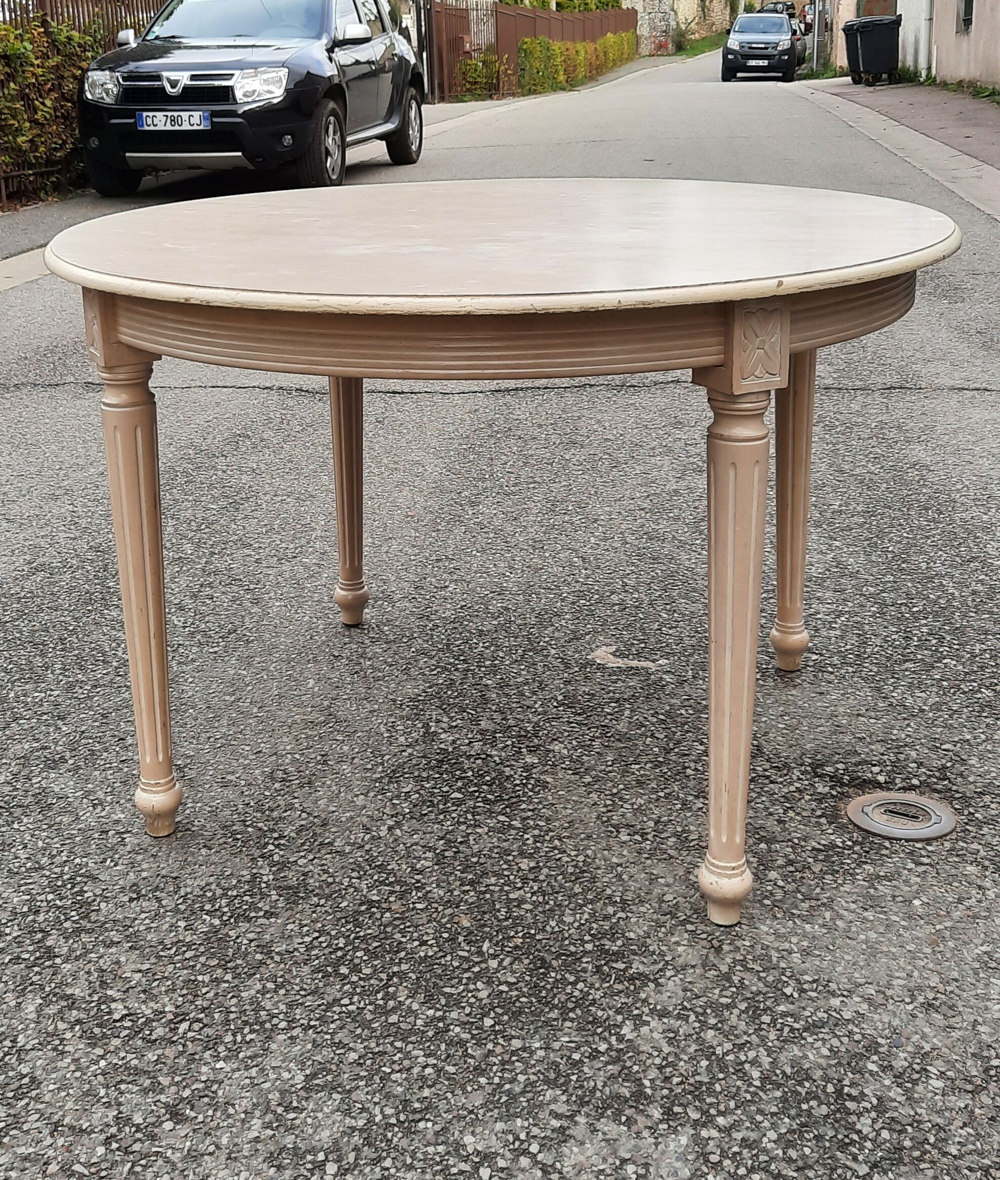 White lacquered table Louis XVI style