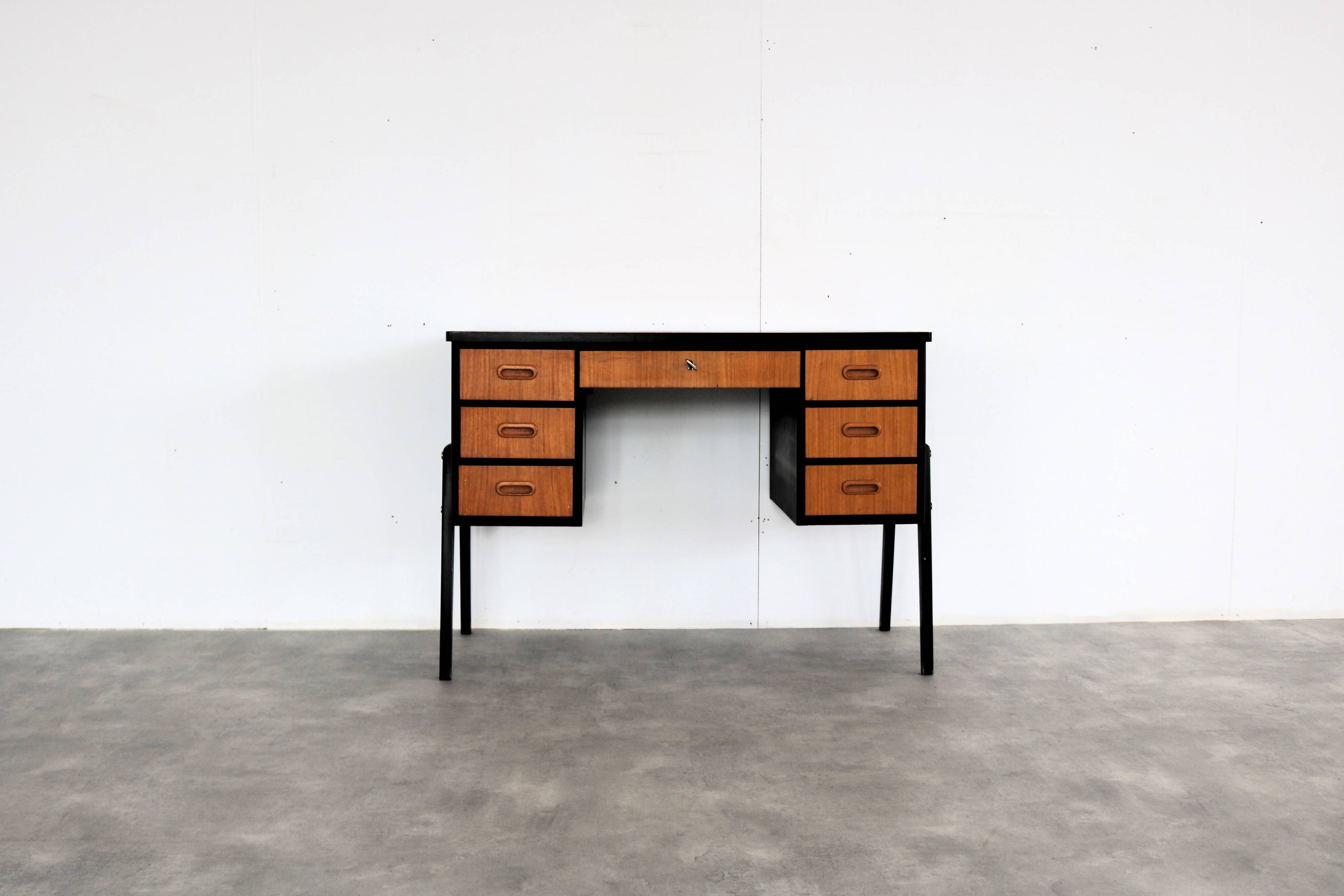 Vintage desk | desk | 60s | sweden
