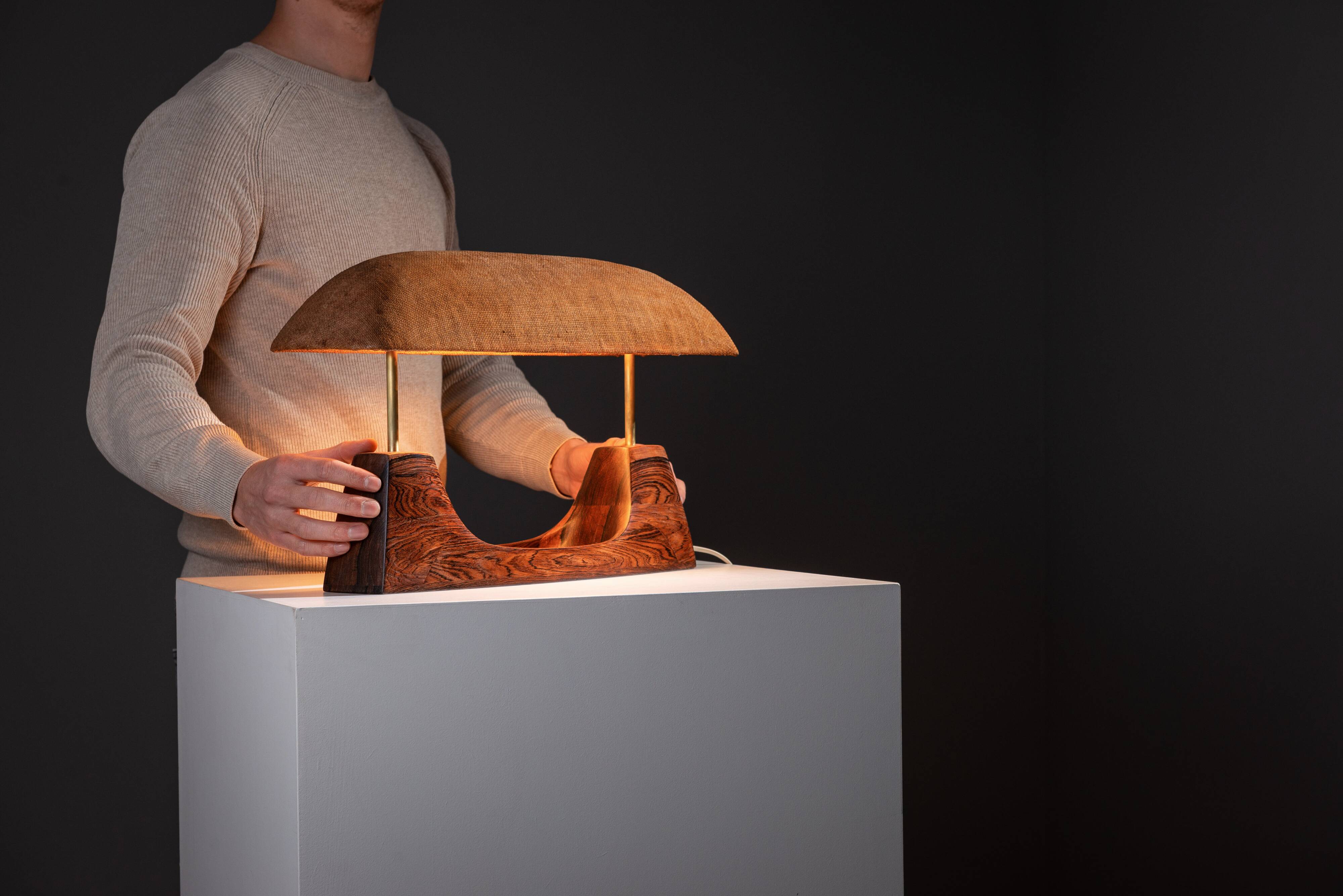 Lampe de bureau de direction rare en bois massif