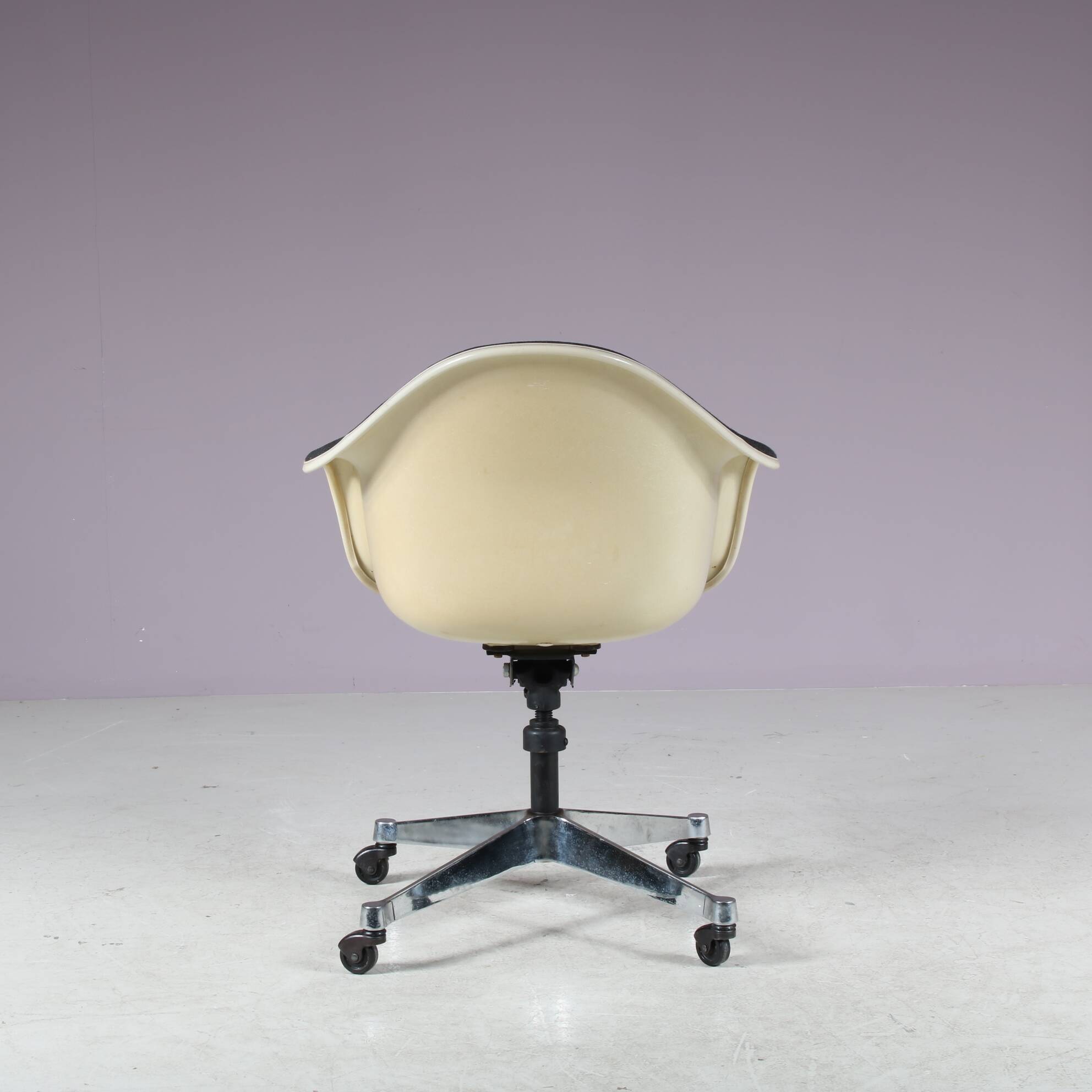 1970s office chair by Charles & Ray Eames for Herman Miller, USA