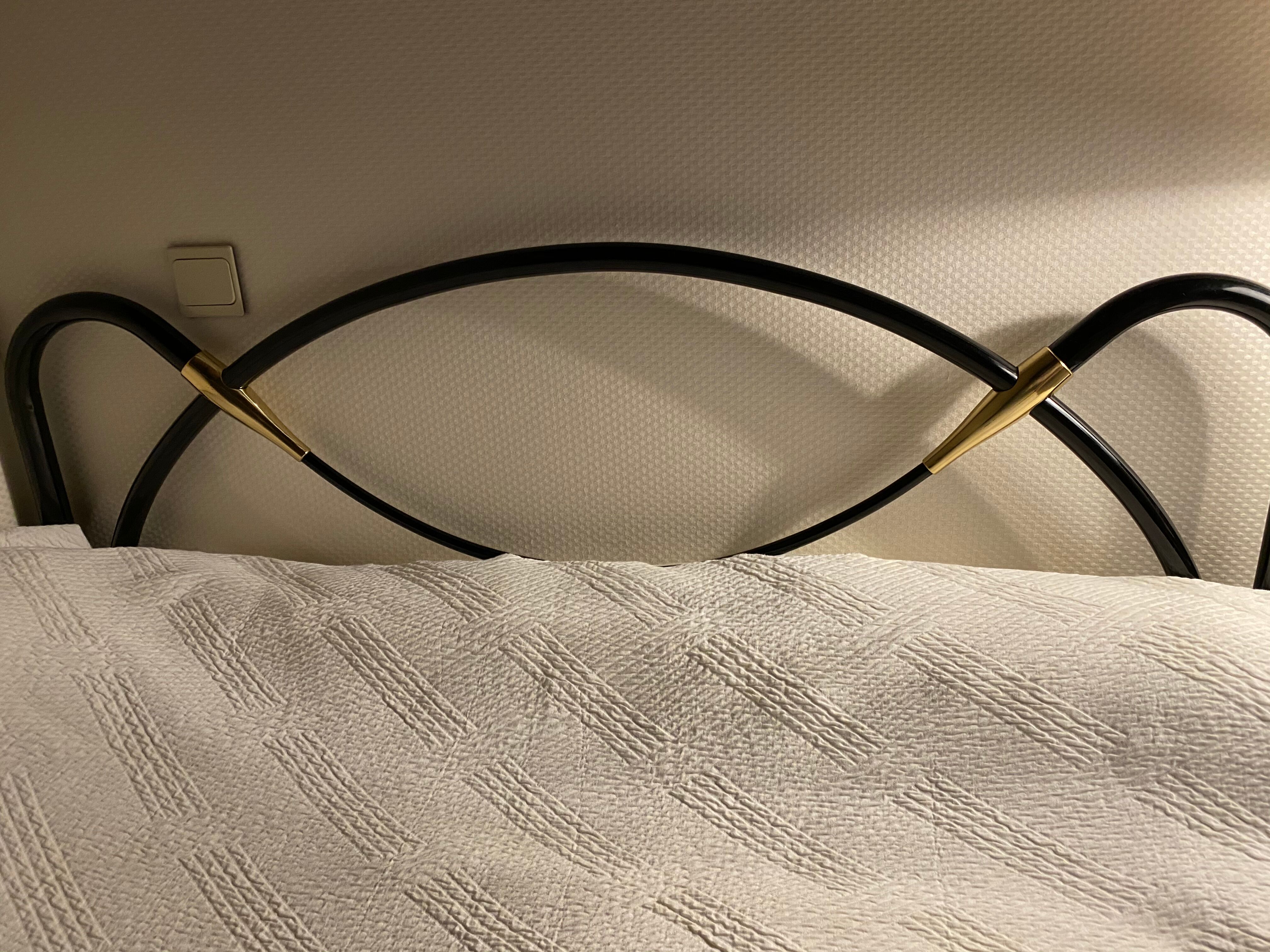 Li year 70/80 black and gold metal