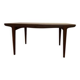 Table en teck de style scandinave avec rallonges