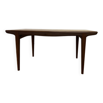 Scandinavian style teak table with extensions