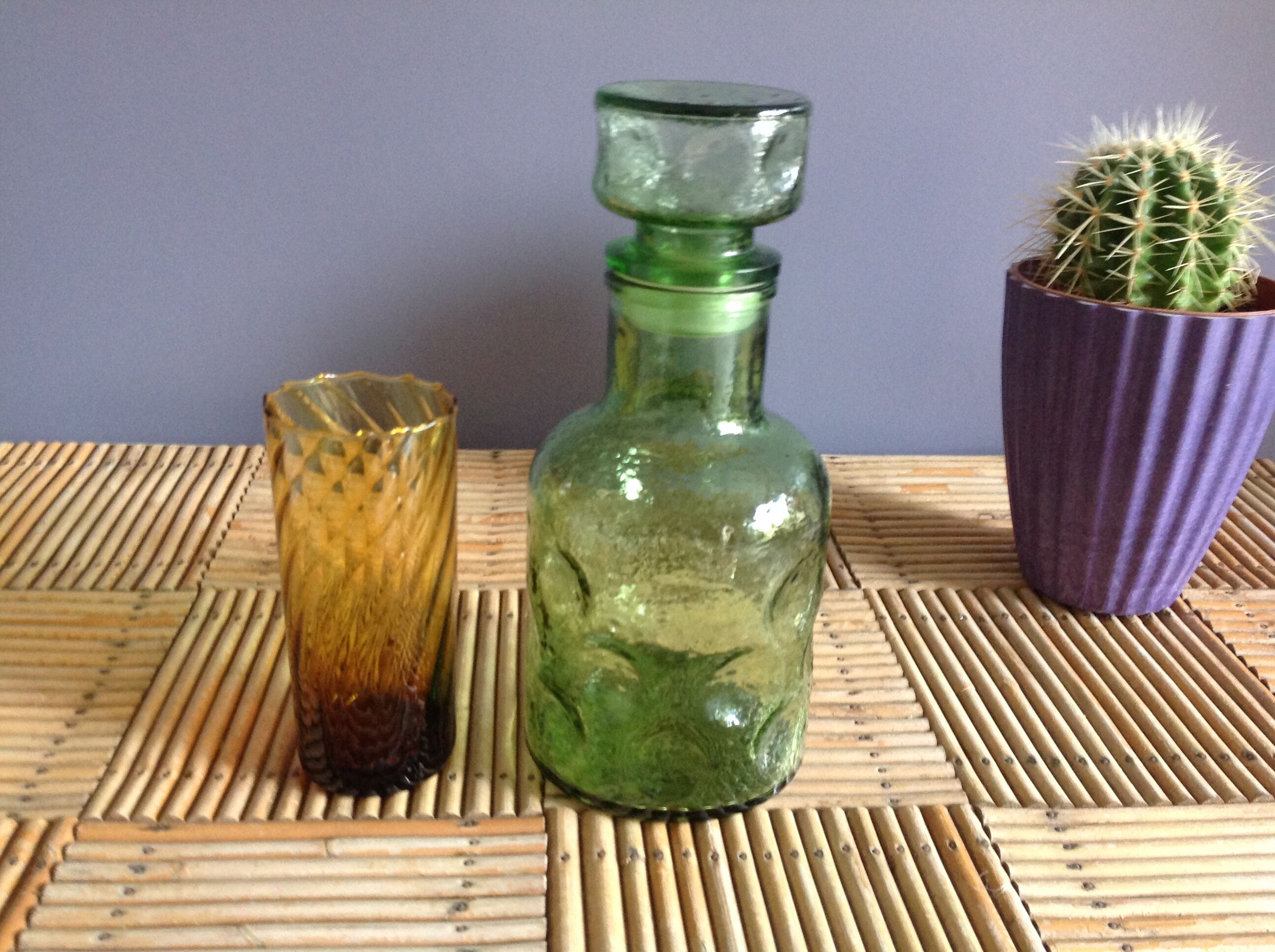 Carafe année 70 avec son verre à orangeade ambré