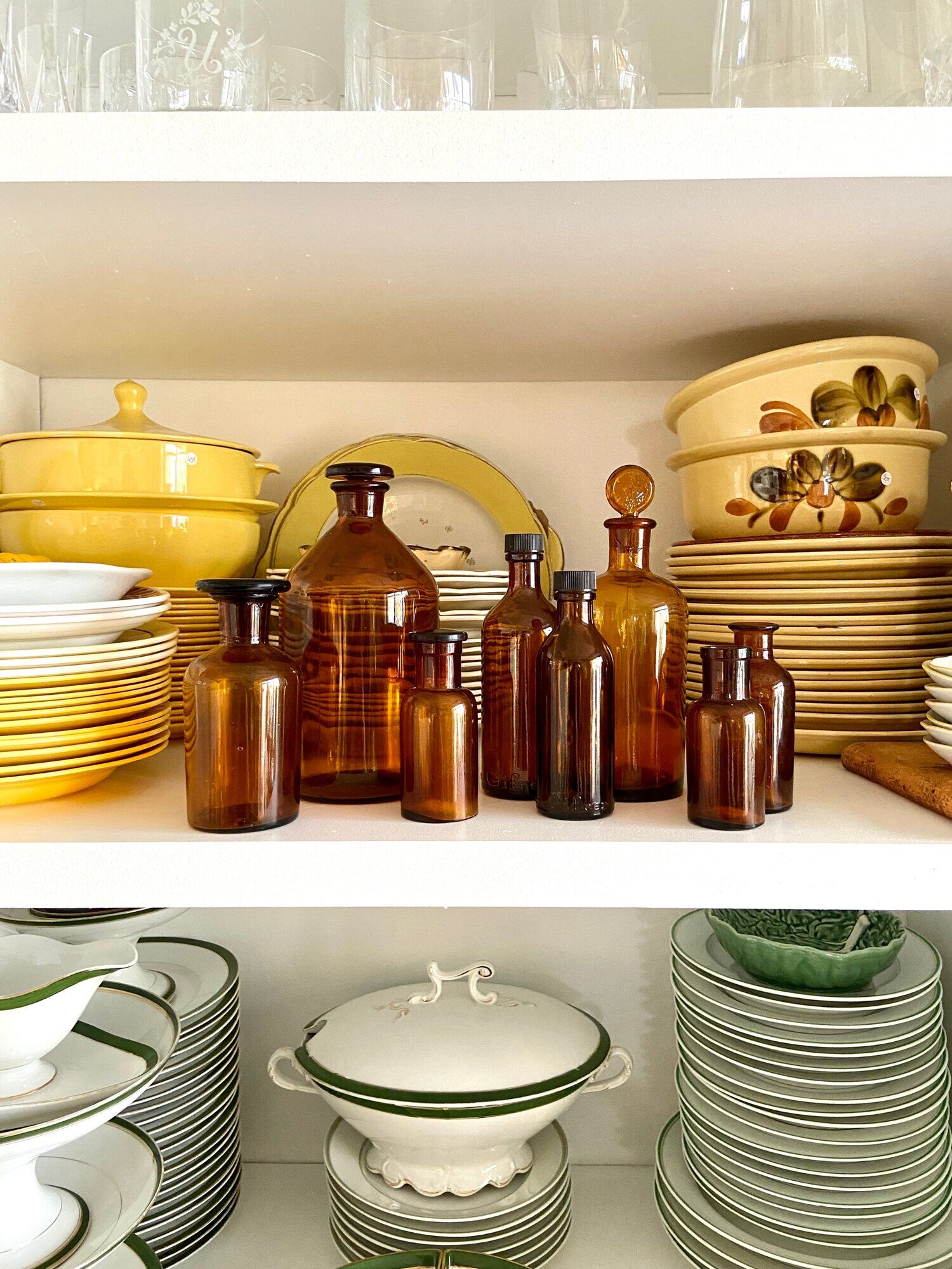 8 amber glass apothecary bottles