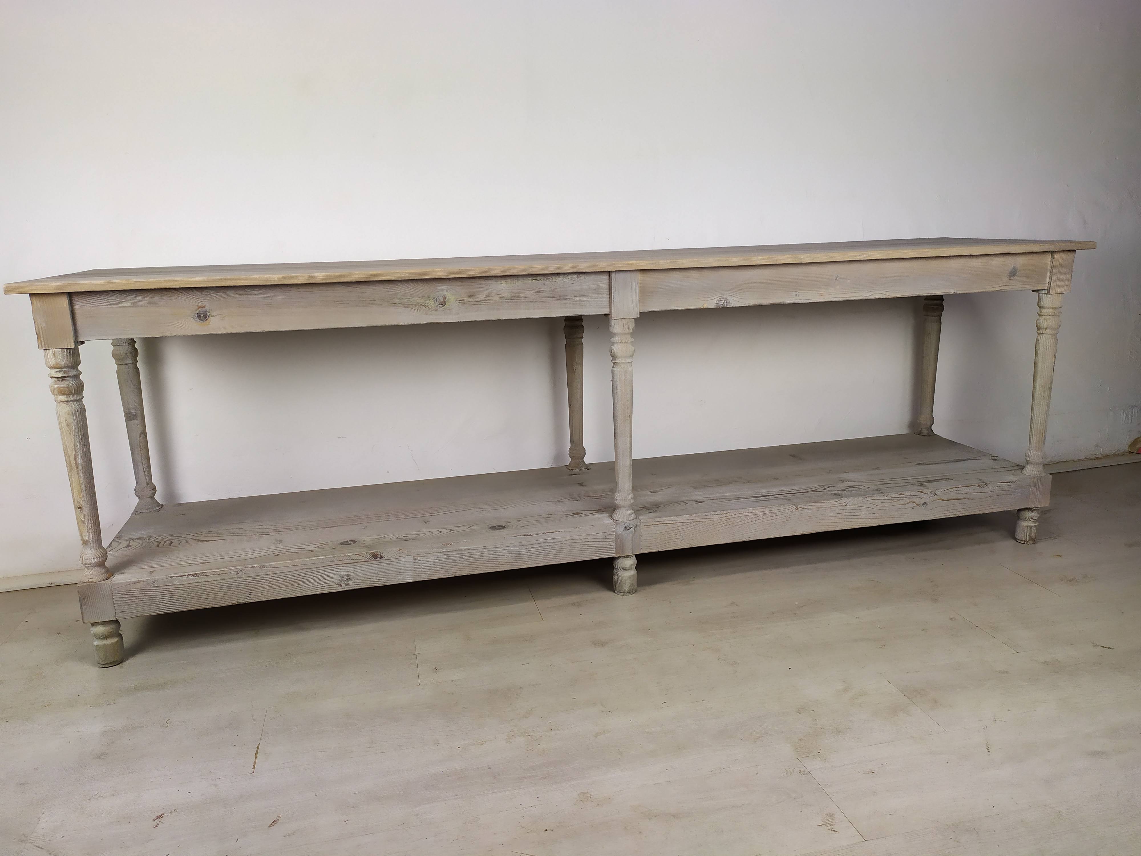 Table serving draper