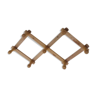 Accordion coatrack