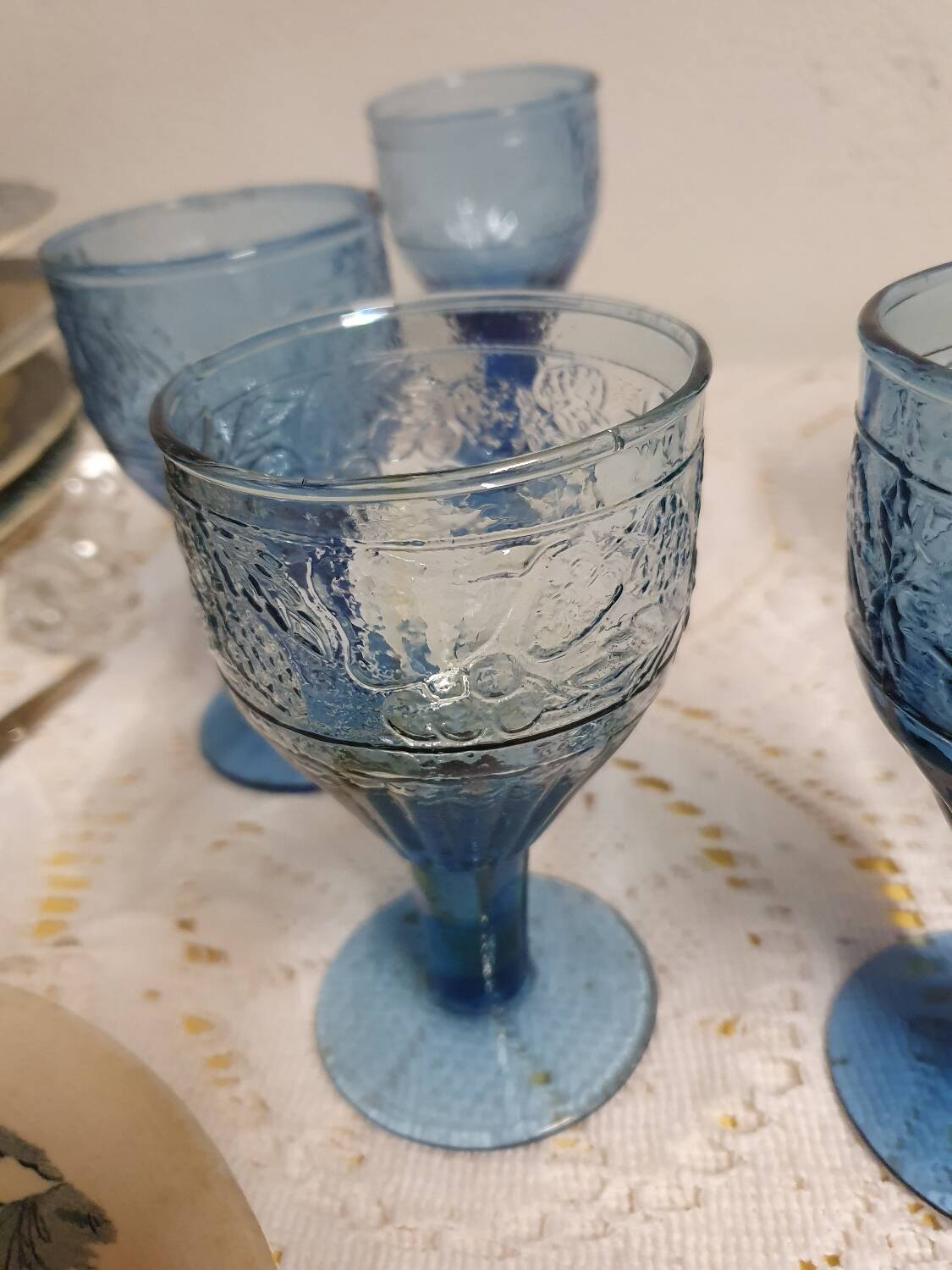 6 seventies/eighties stemmed glasses with fruity decoration