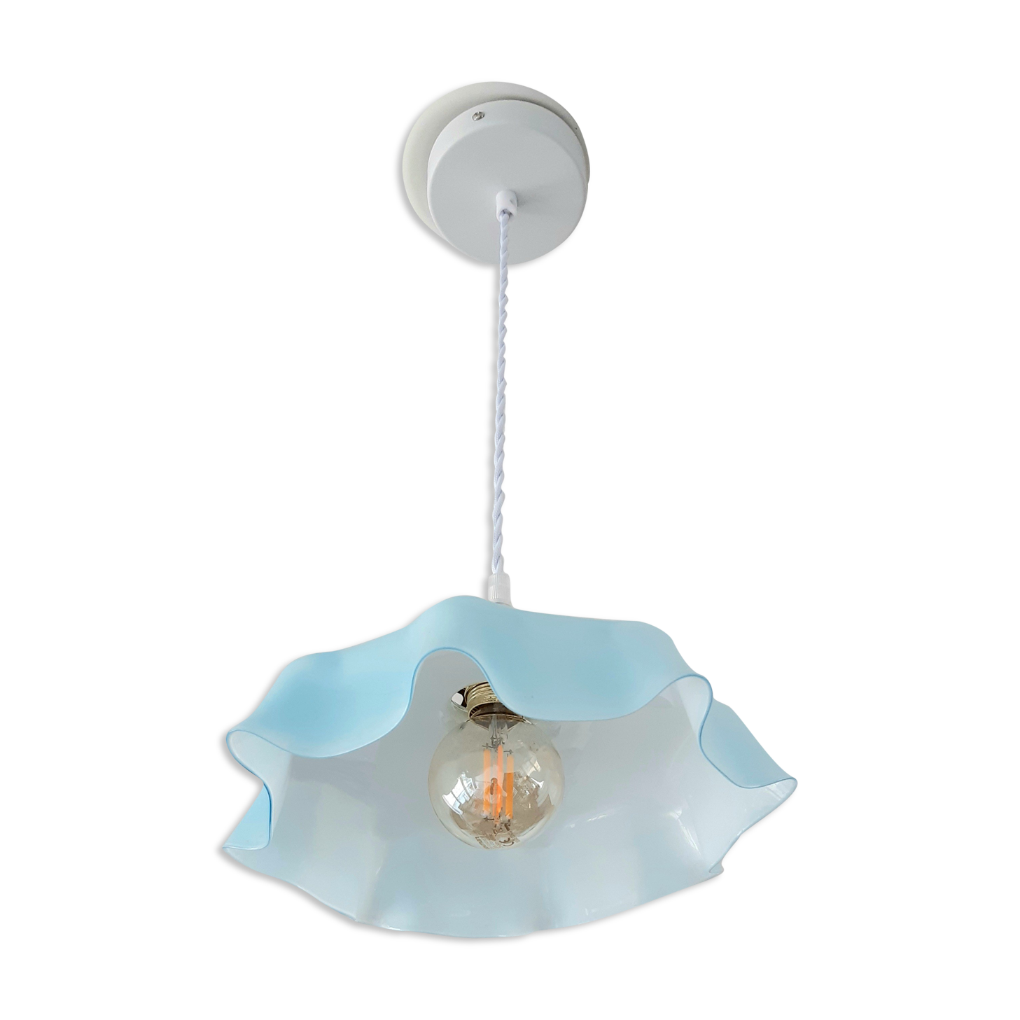 Blue opaline suspension