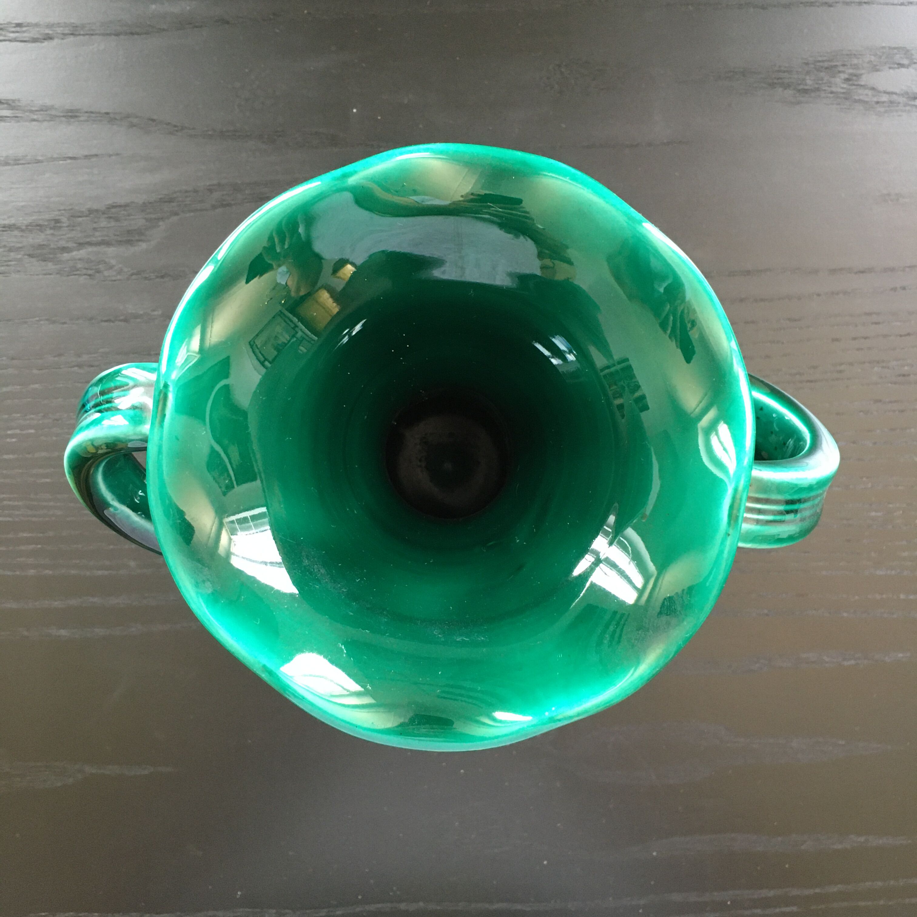 Emerald vase with two handles