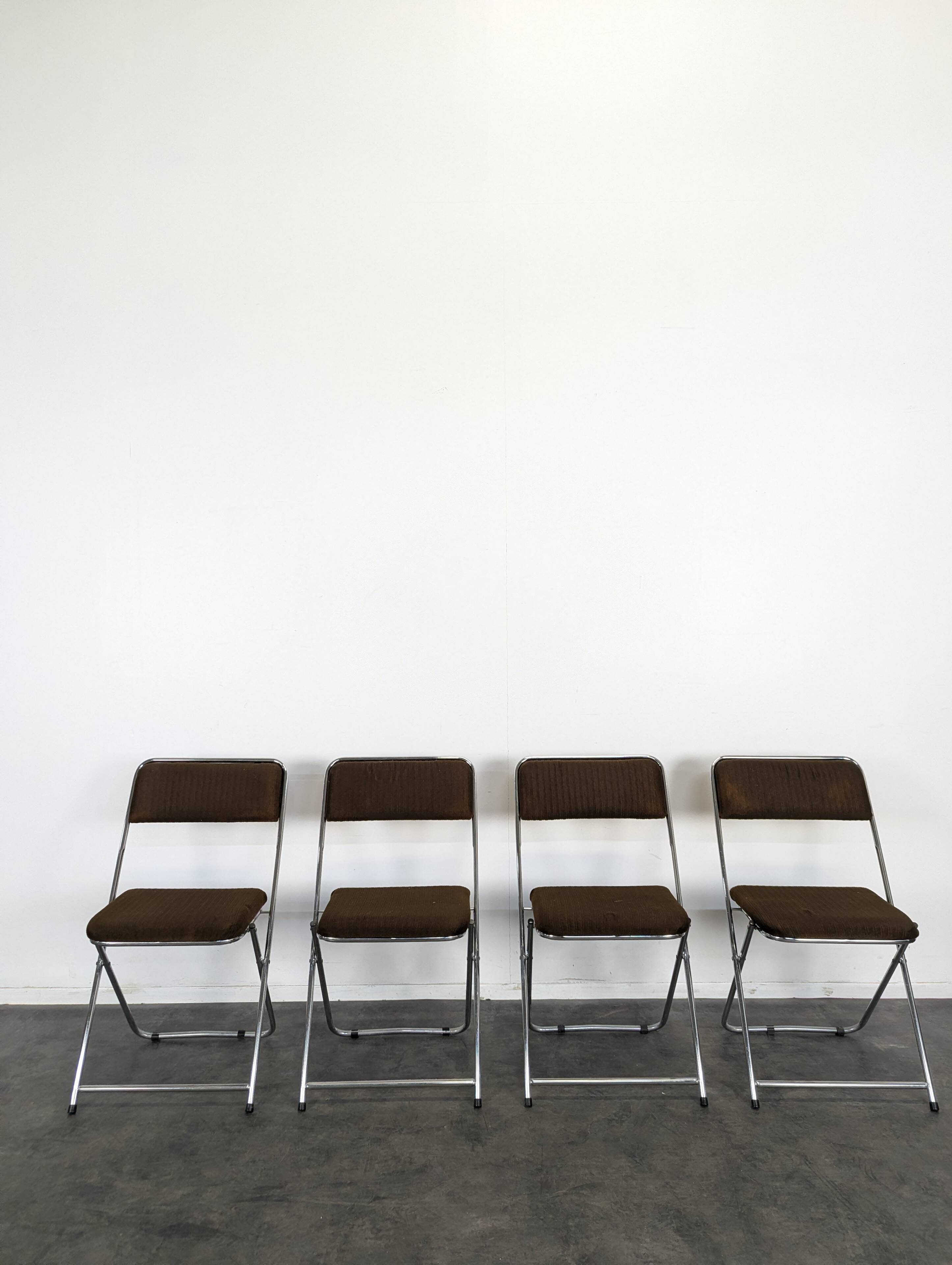 Set of 4 folding chairs