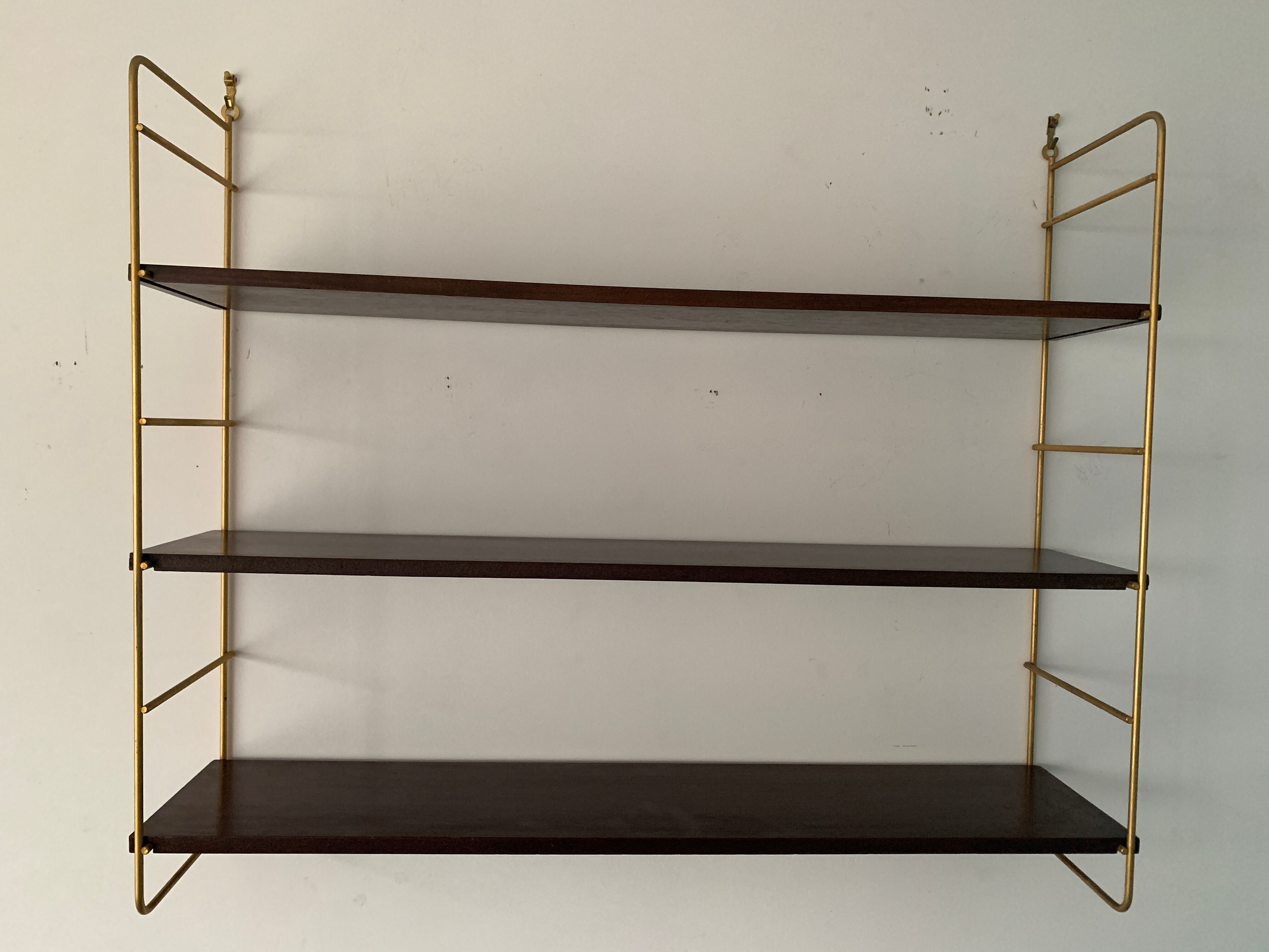 String wall shelf in wood and brass, 1960