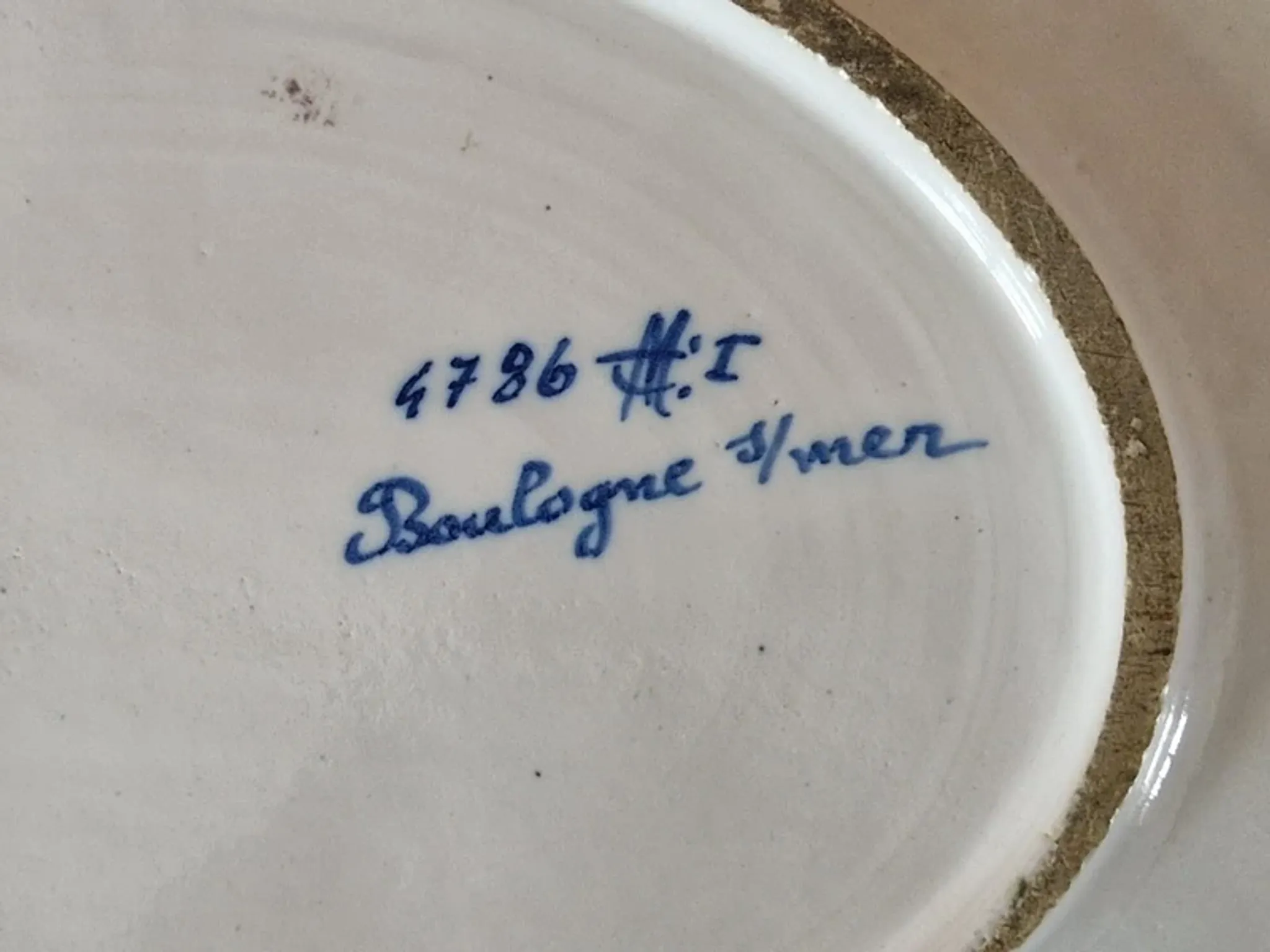 Important oval dish in faience from Boulogne-sur-Mer - Géo Martel