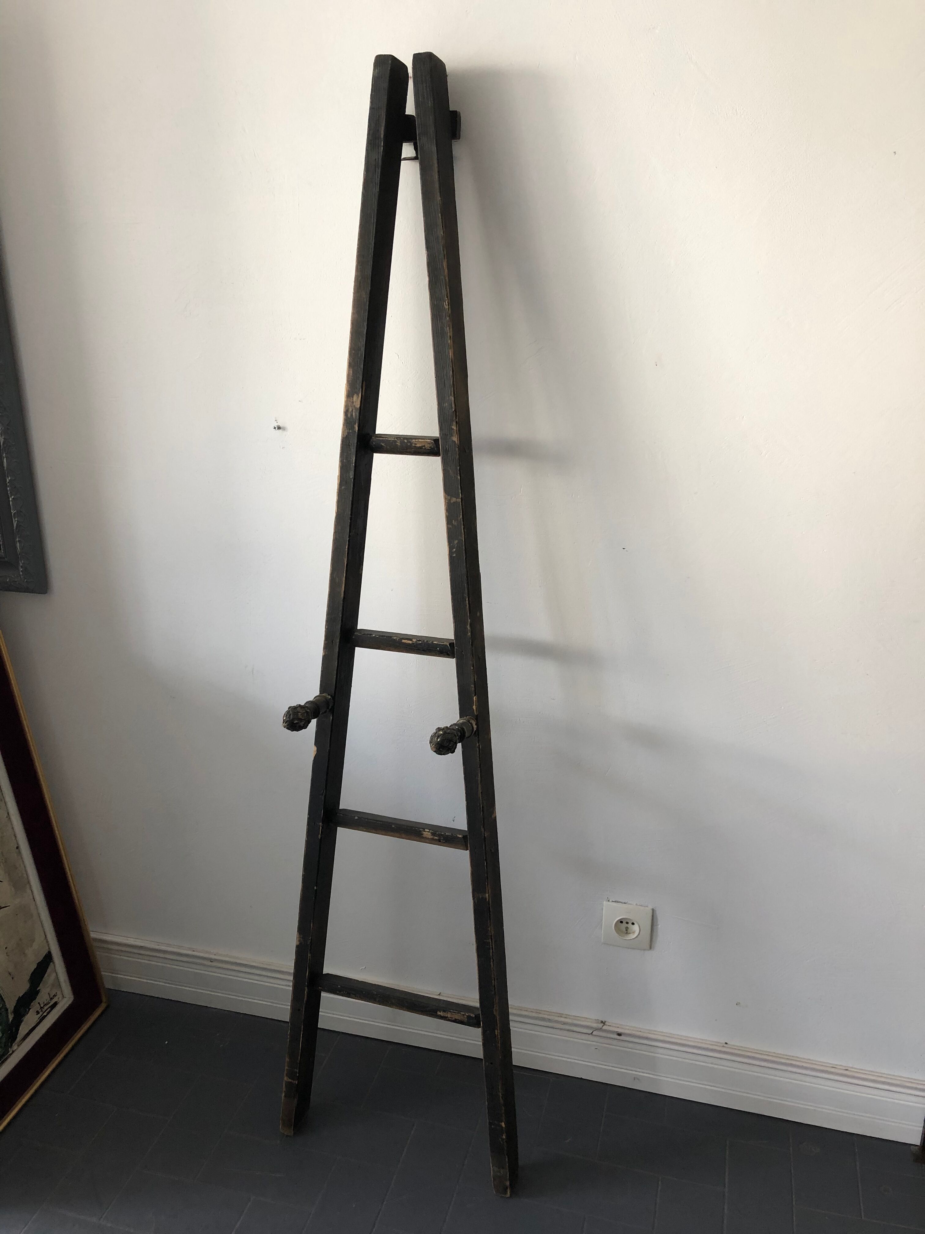 Old stepladder to be fixed to the wall