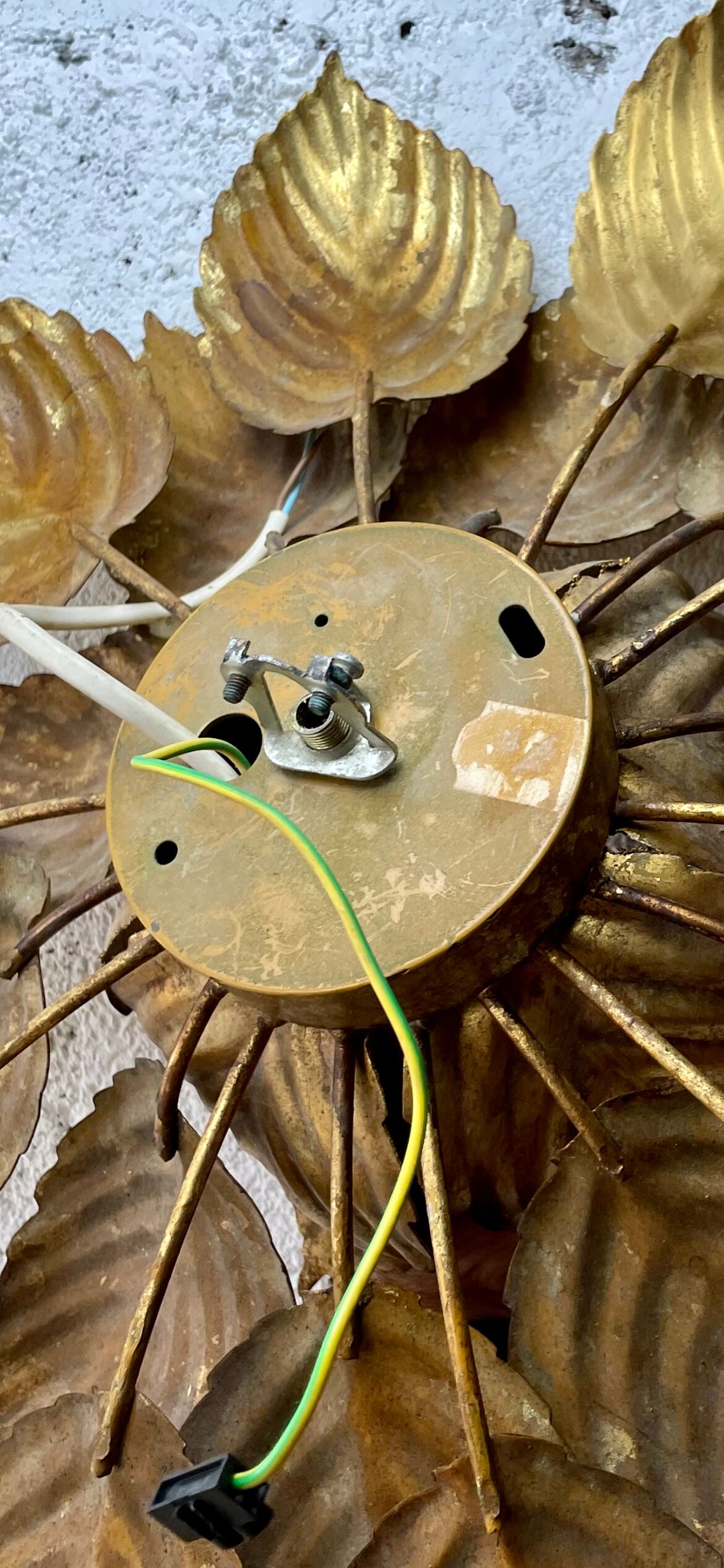 Vintage flower wall lamp in gilded metal