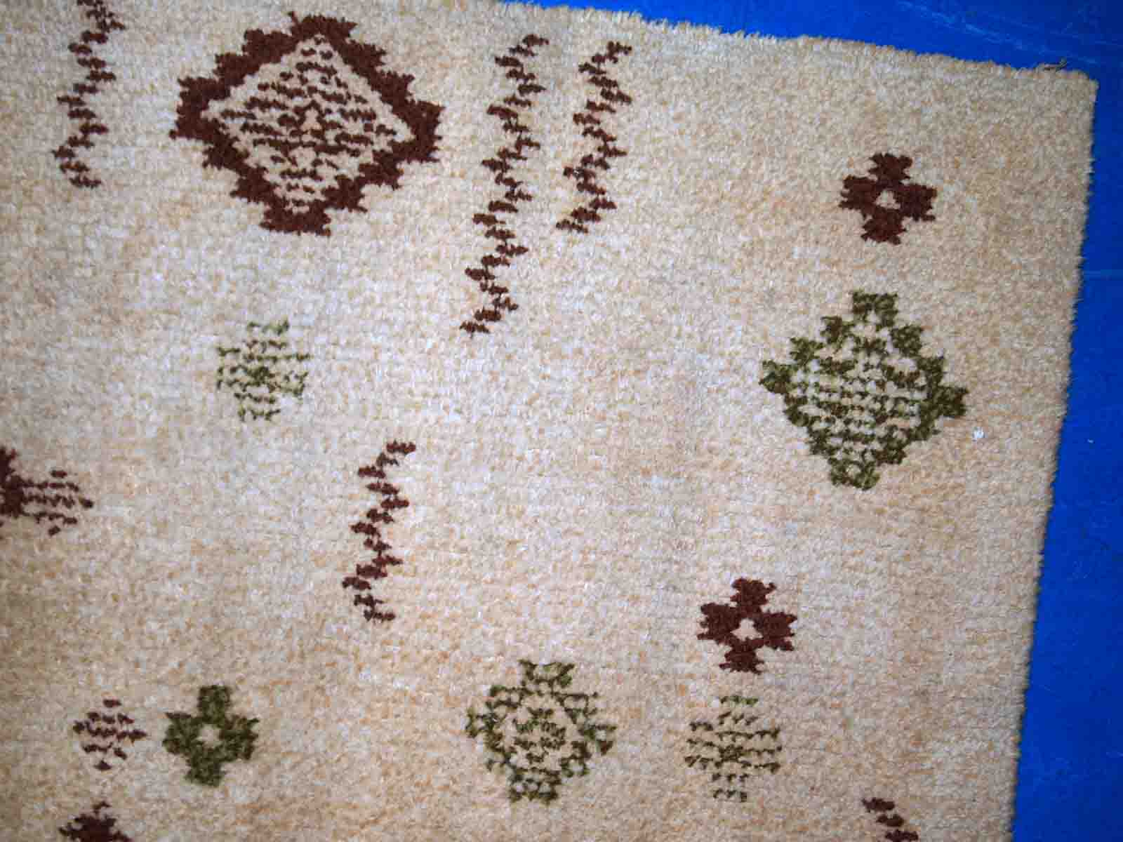 Vintage Moroccan carpet Berber rug style 2.3' x 4.7' (71cm x 145cm) 1970s, 1C758