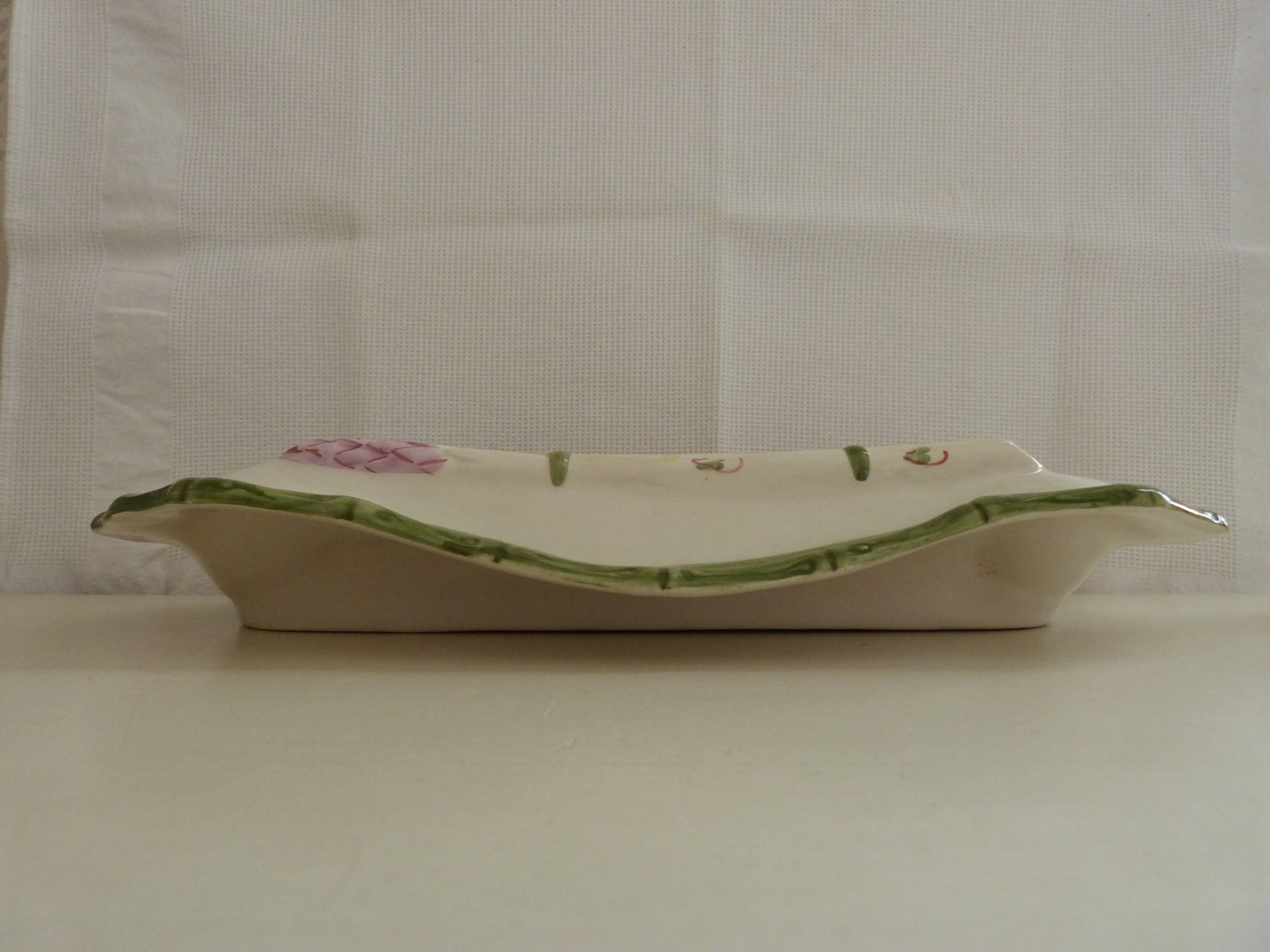 Plate of asparagus with a sauce.