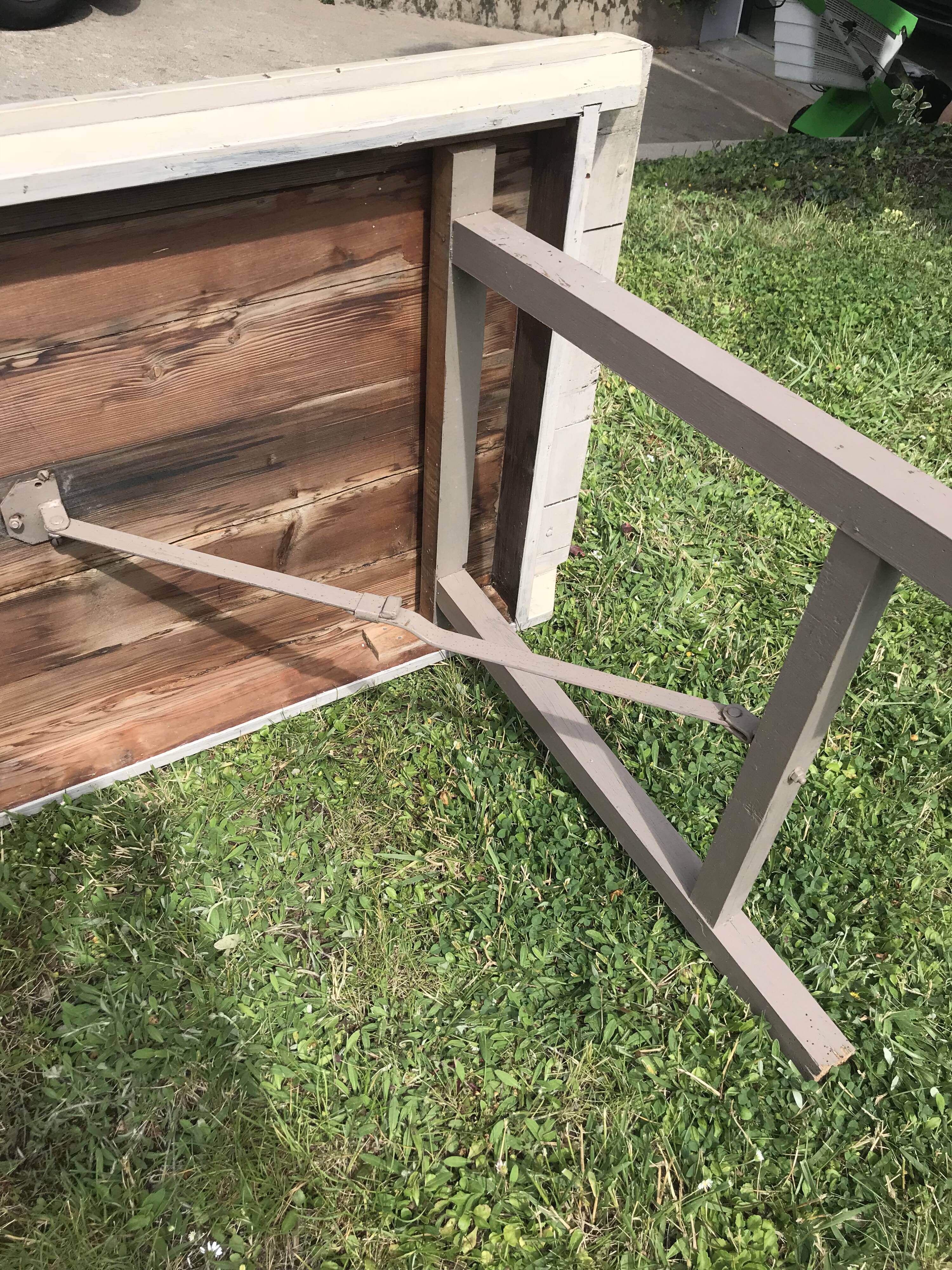Folding table in wood and iron