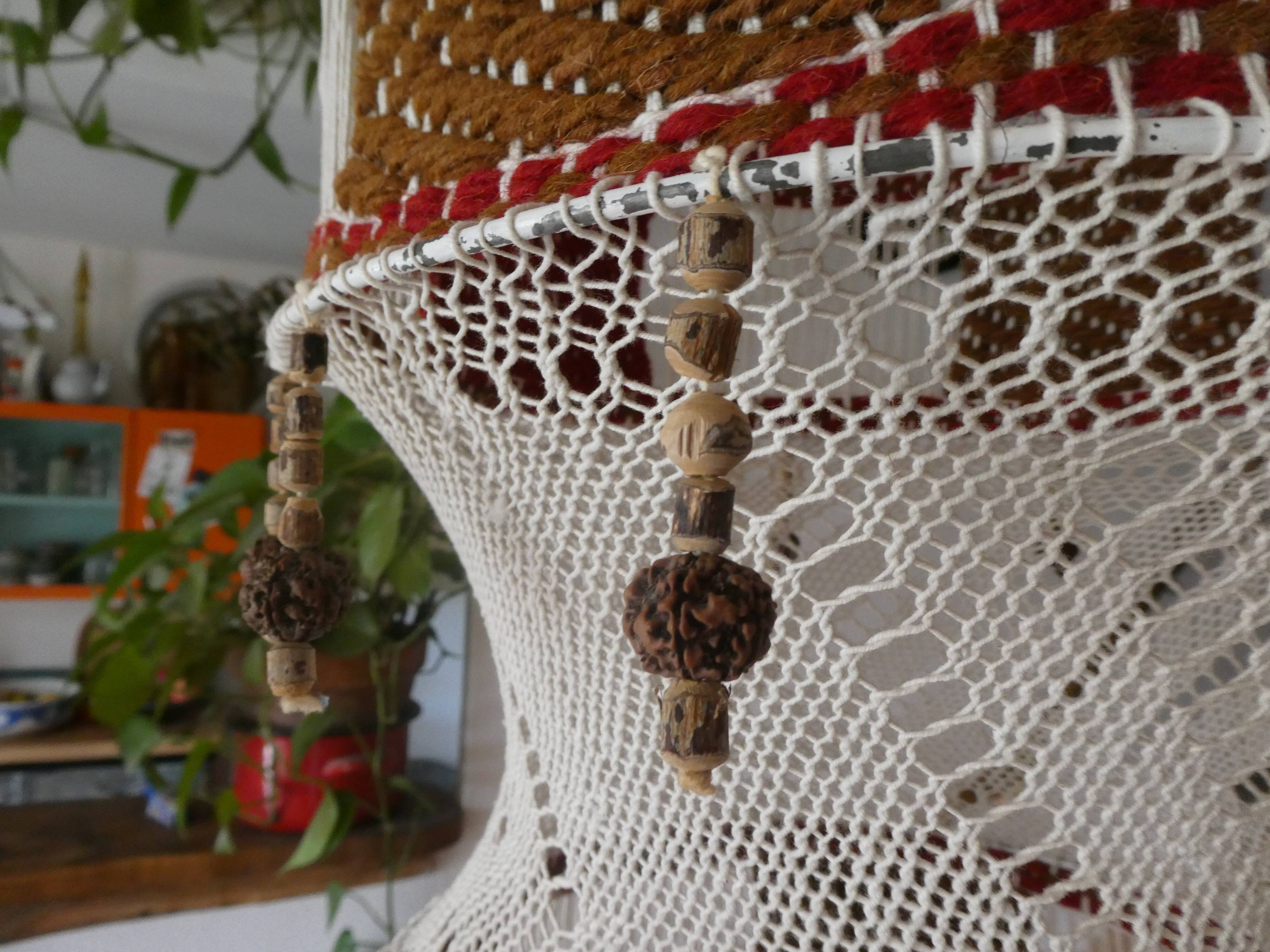 Large vintage macramé pendant lamp in cotton thread and wool, 120 cm.