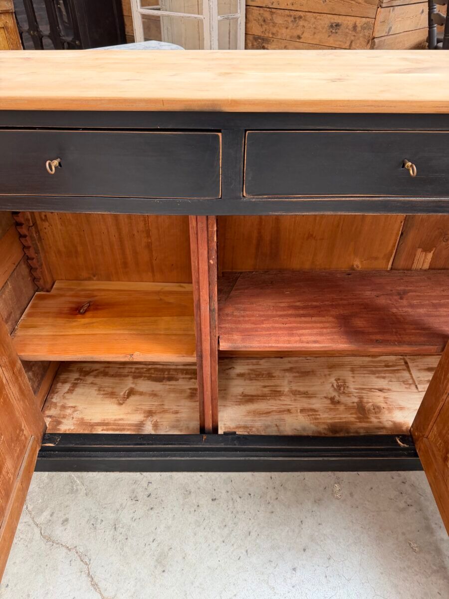 Enfilade in cherry wood from the 19th century.