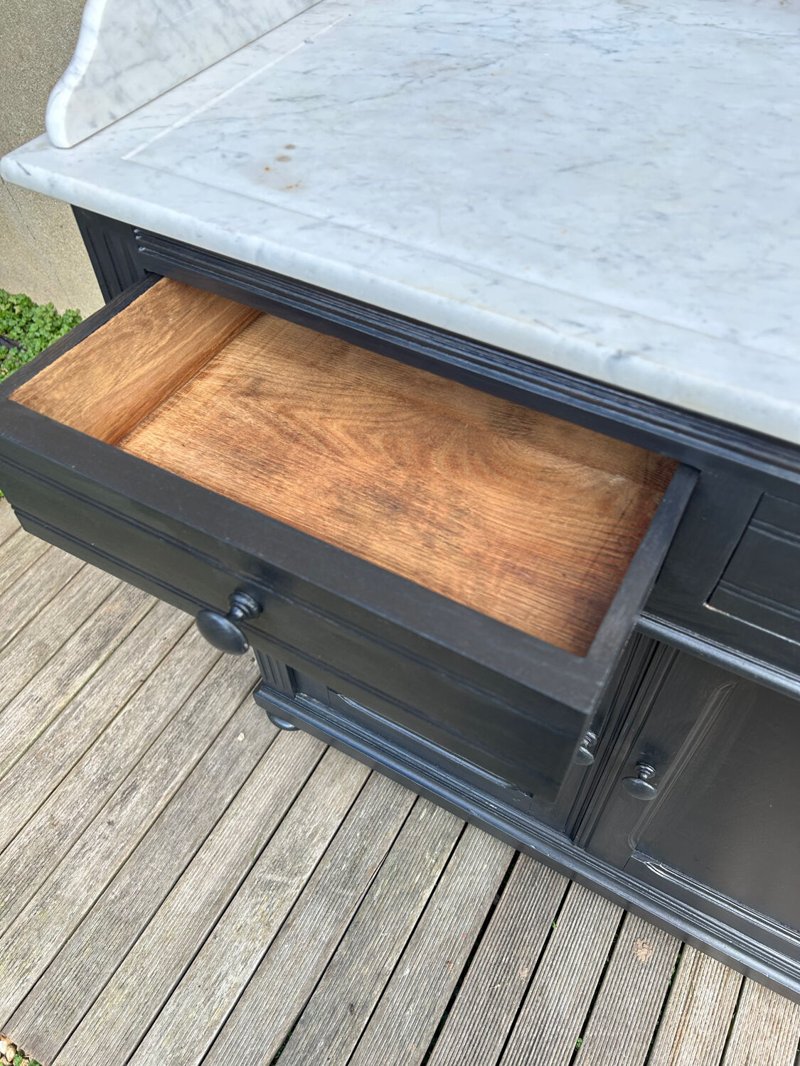 1900 bathroom furniture in black wood and white marble