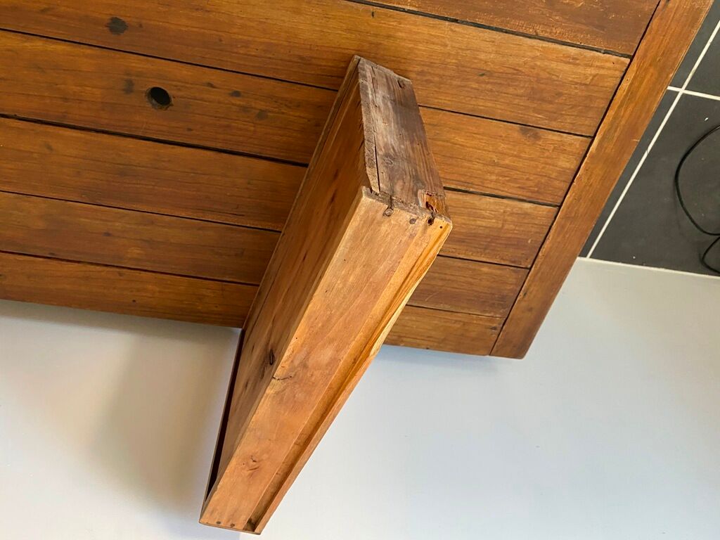 Solid wood coffee table with 1 drawer