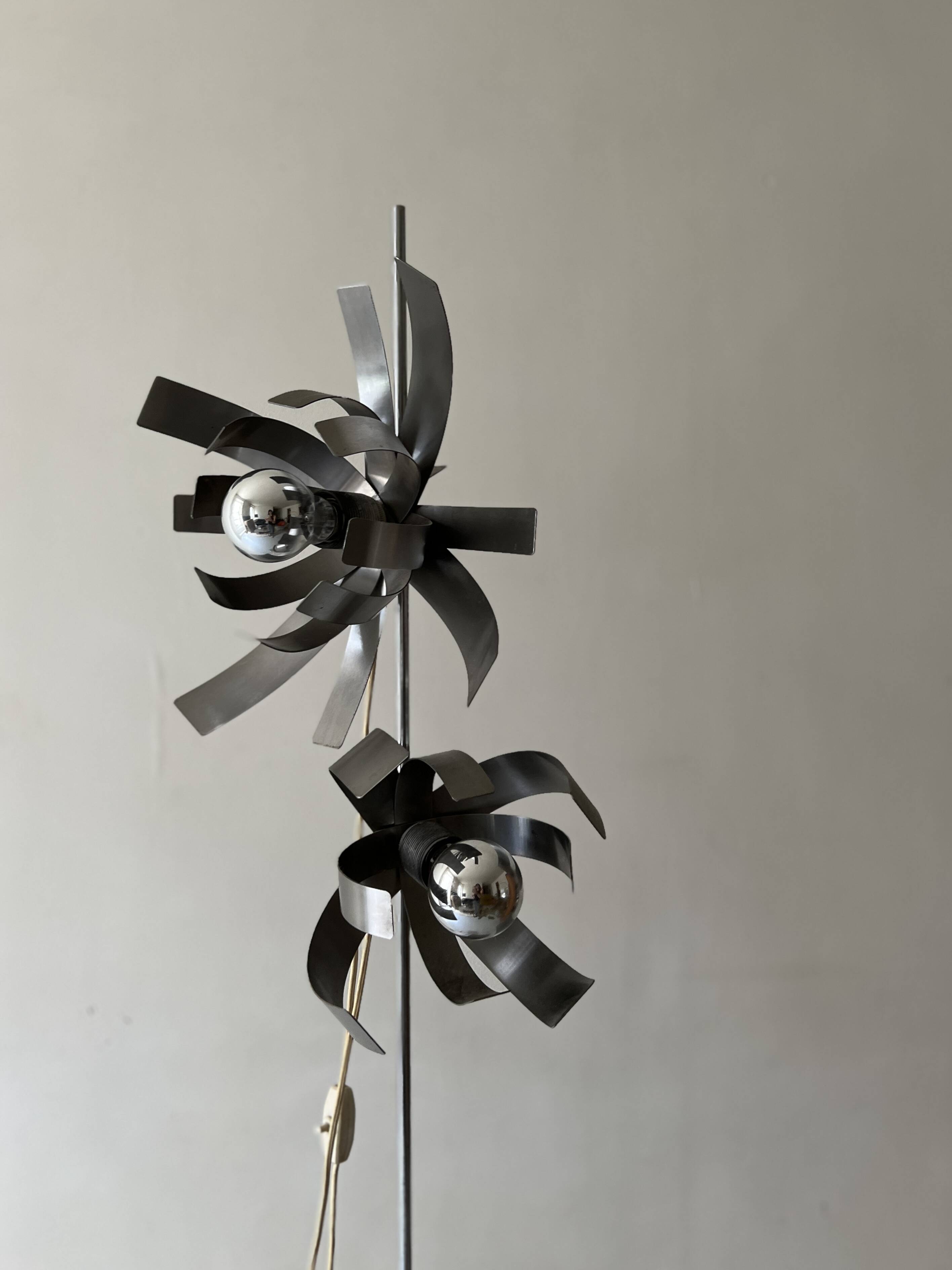 Jocelyn Troche (XXe siècle) Lampadaire fleur en acier chromé, design 1970
