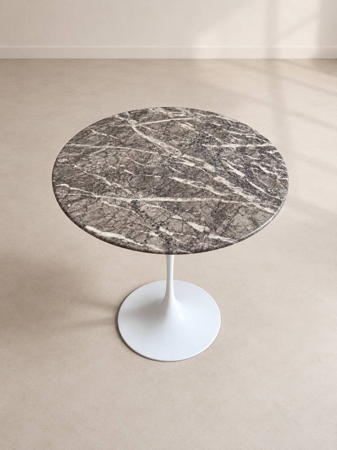 Tulip table by Eero Saarinen for Knoll