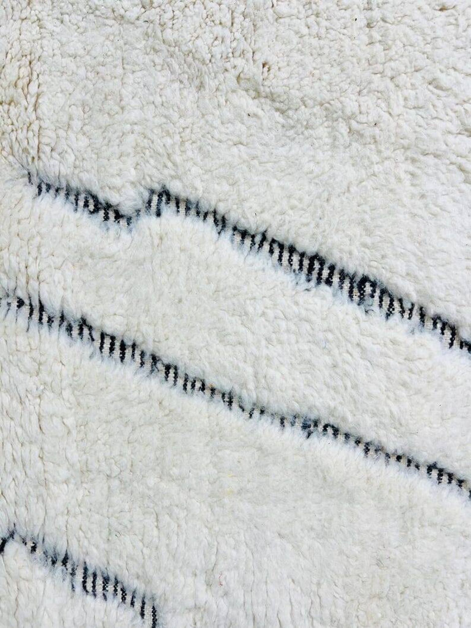 Large traditional handwoven Azilal Berber rug, size 3/4 m.