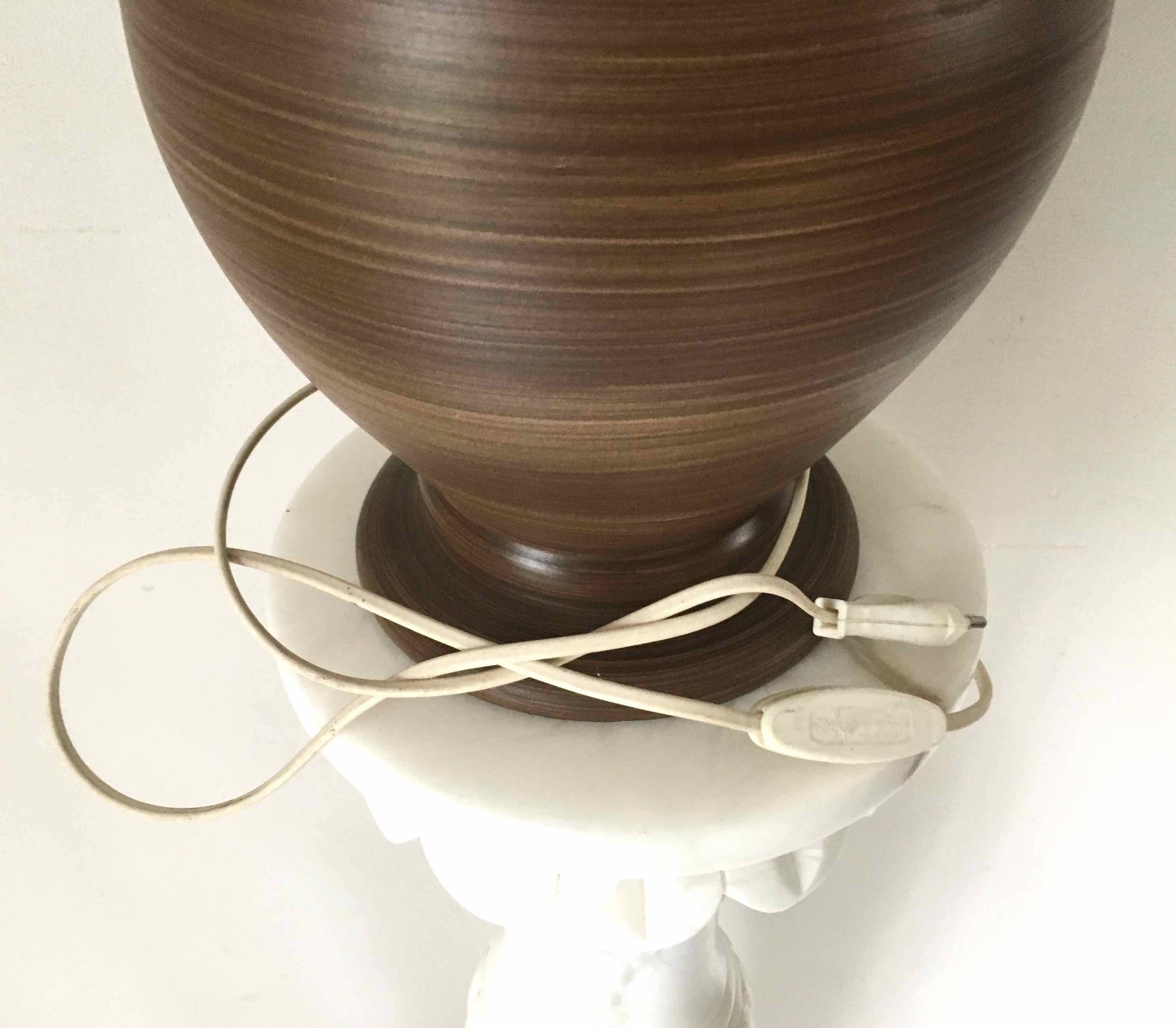 Lampe pied en terre cuite