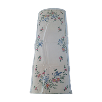 Embroidered table path