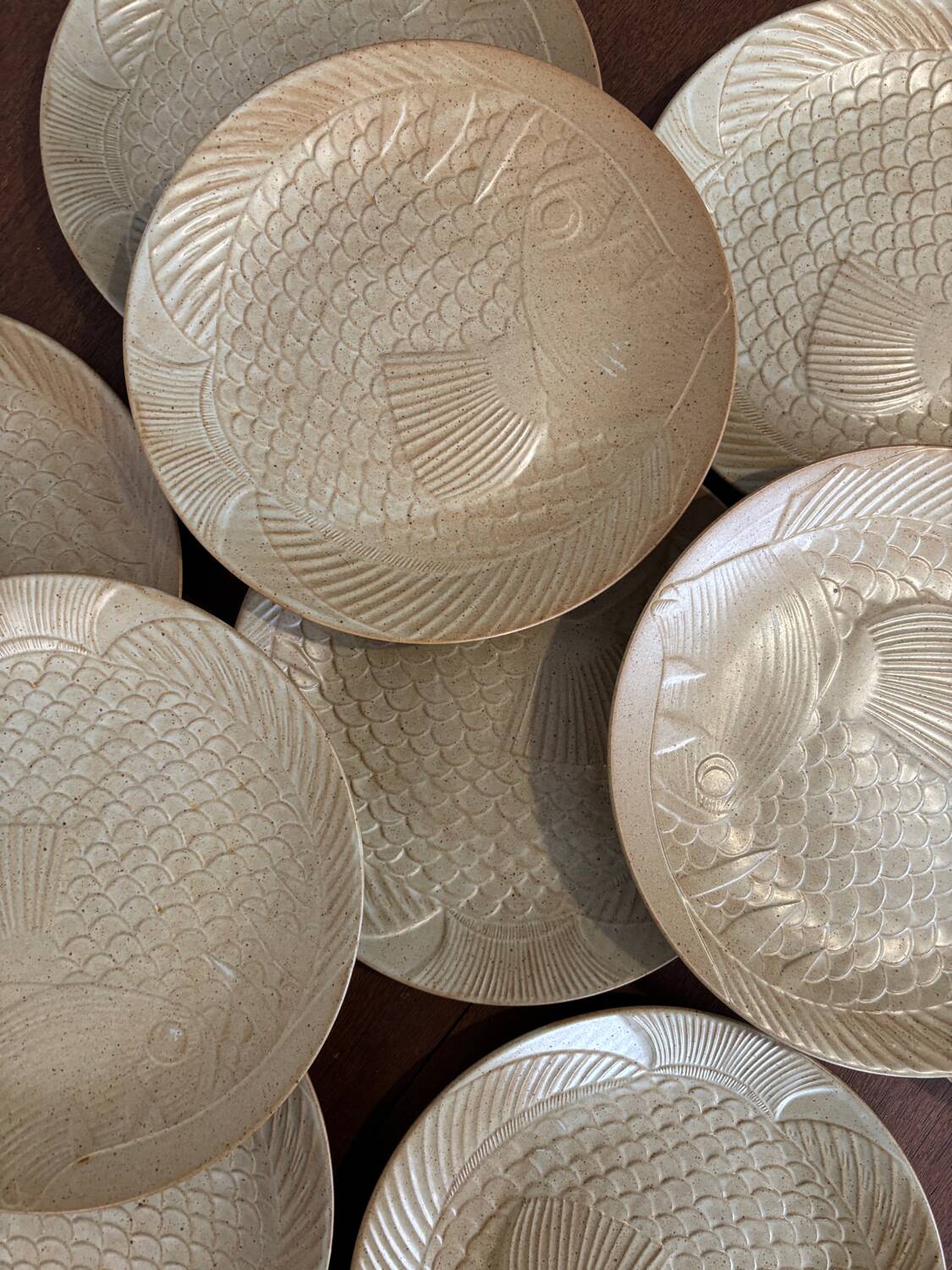 Service of 10 vintage stoneware fish plates from the village, made in France - stoneware plate with relief for serving fish.