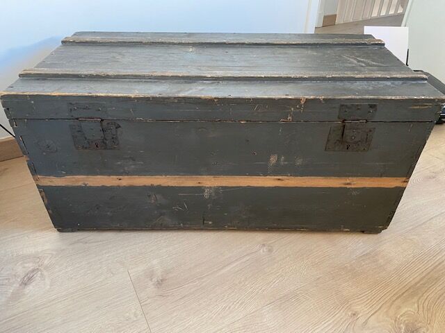 Vintage trunk wood Algeria