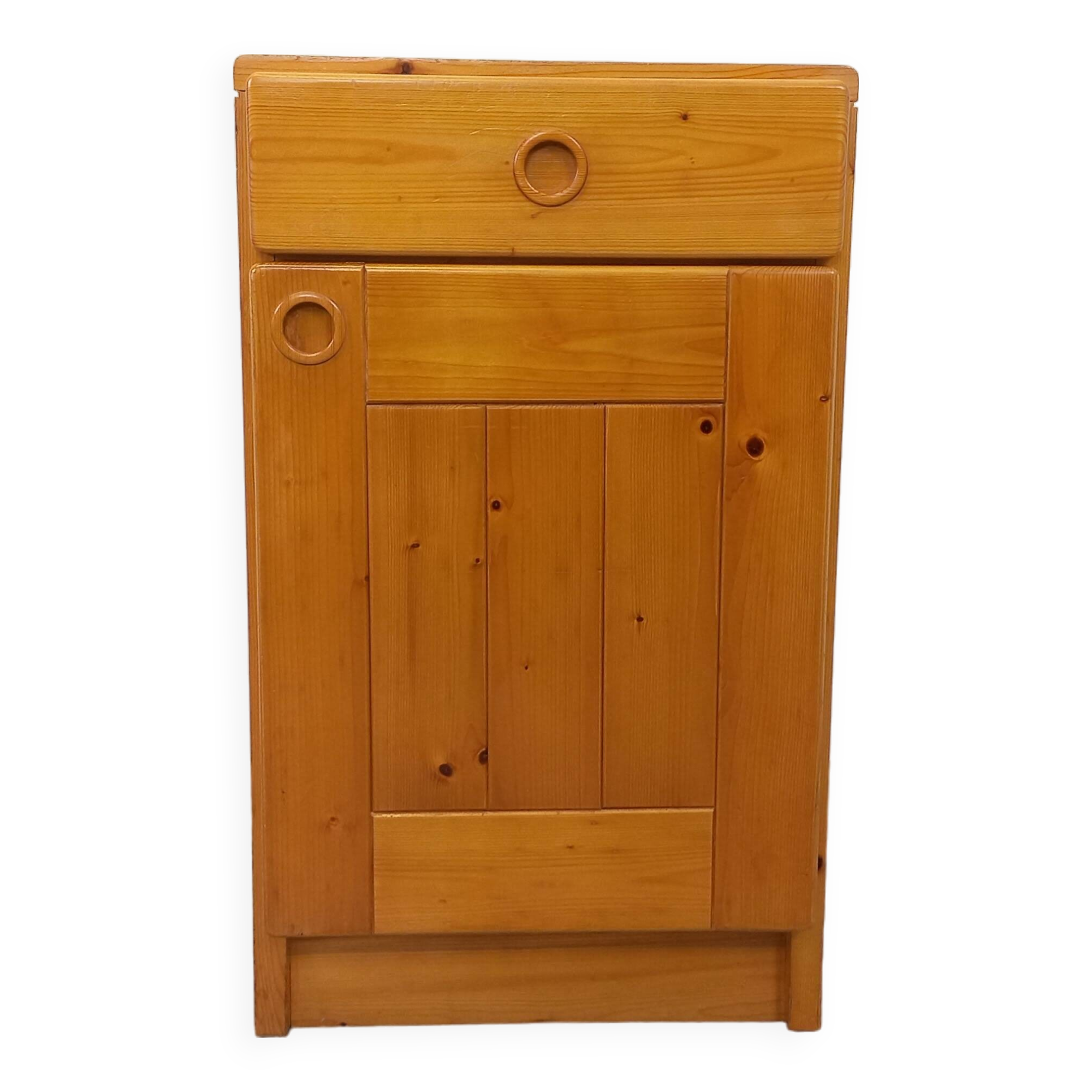 Meuble de rangement sélectionné par Charlotte Perriand Les Arcs vintage en pin des années 60 70