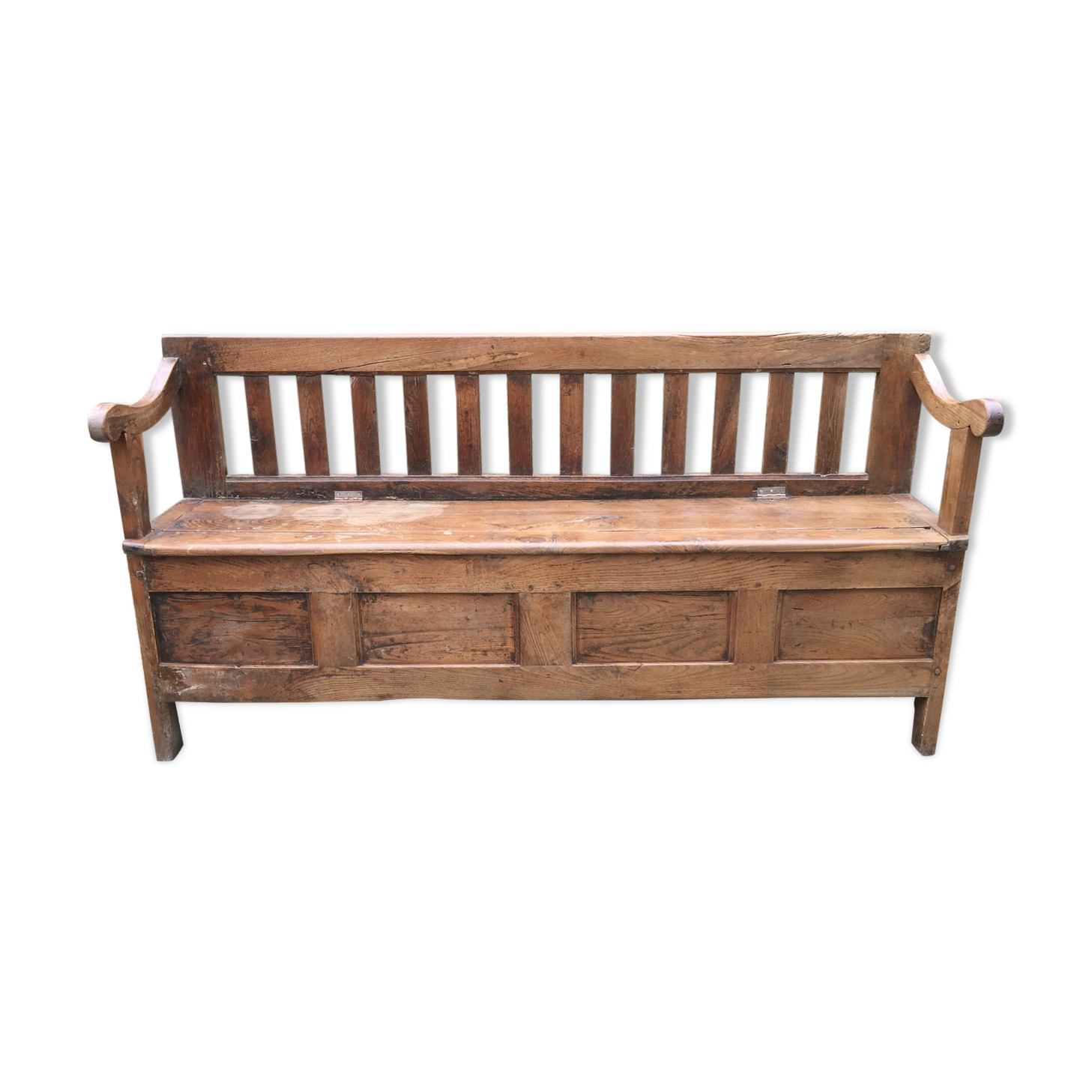 Bench chest paneled in chestnut region Brittany ( Plouay dept. 56 )